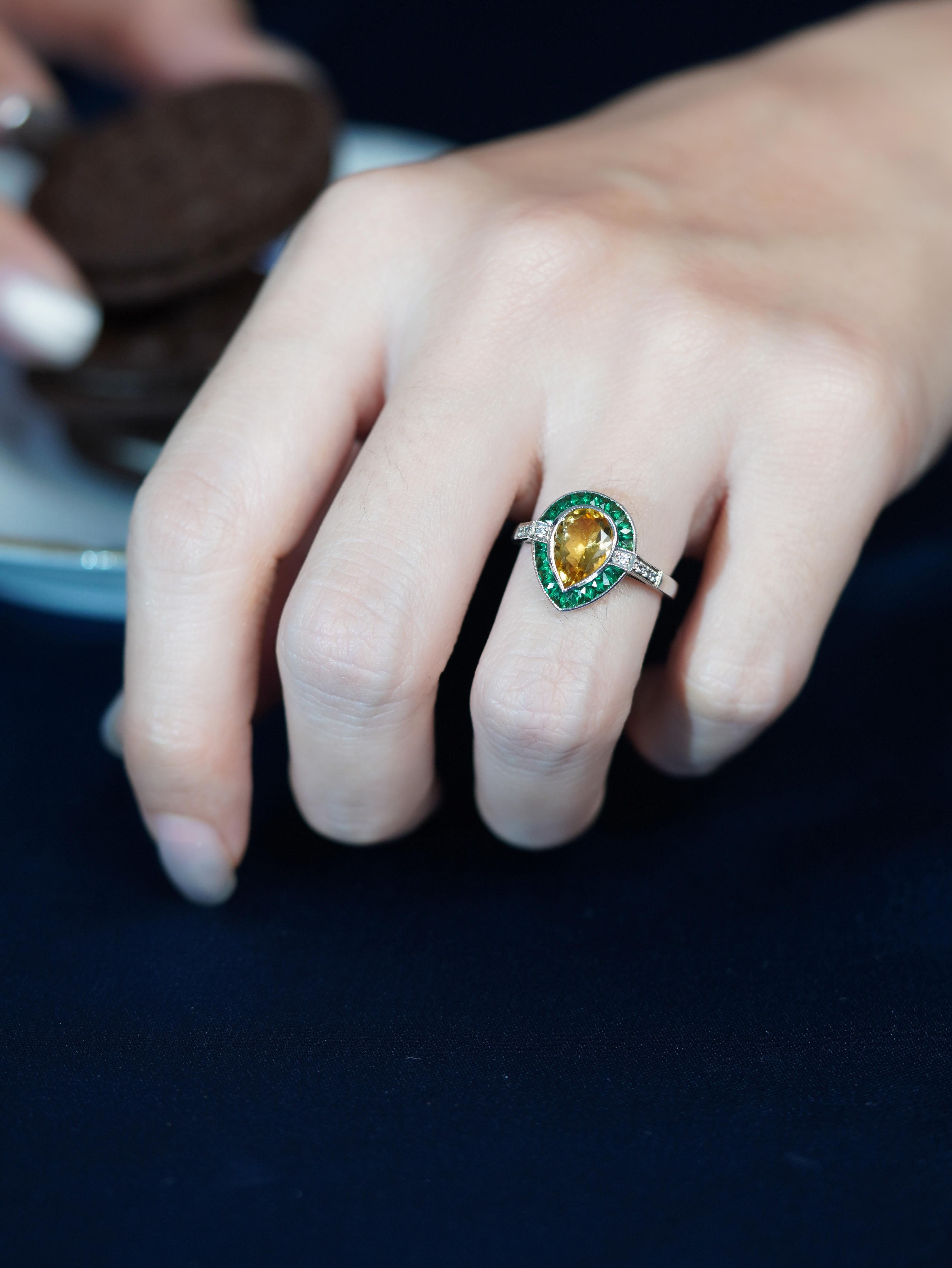 Art Déco Anello di fidanzamento a goccia con smeraldo e diamante Citrino in oro bianco 14 carati in vendita