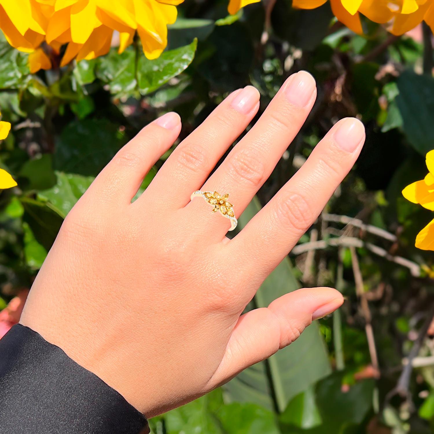 Contemporary Citrine Flower Ring Diamond Setting 0.7 Carats 10K Gold For Sale
