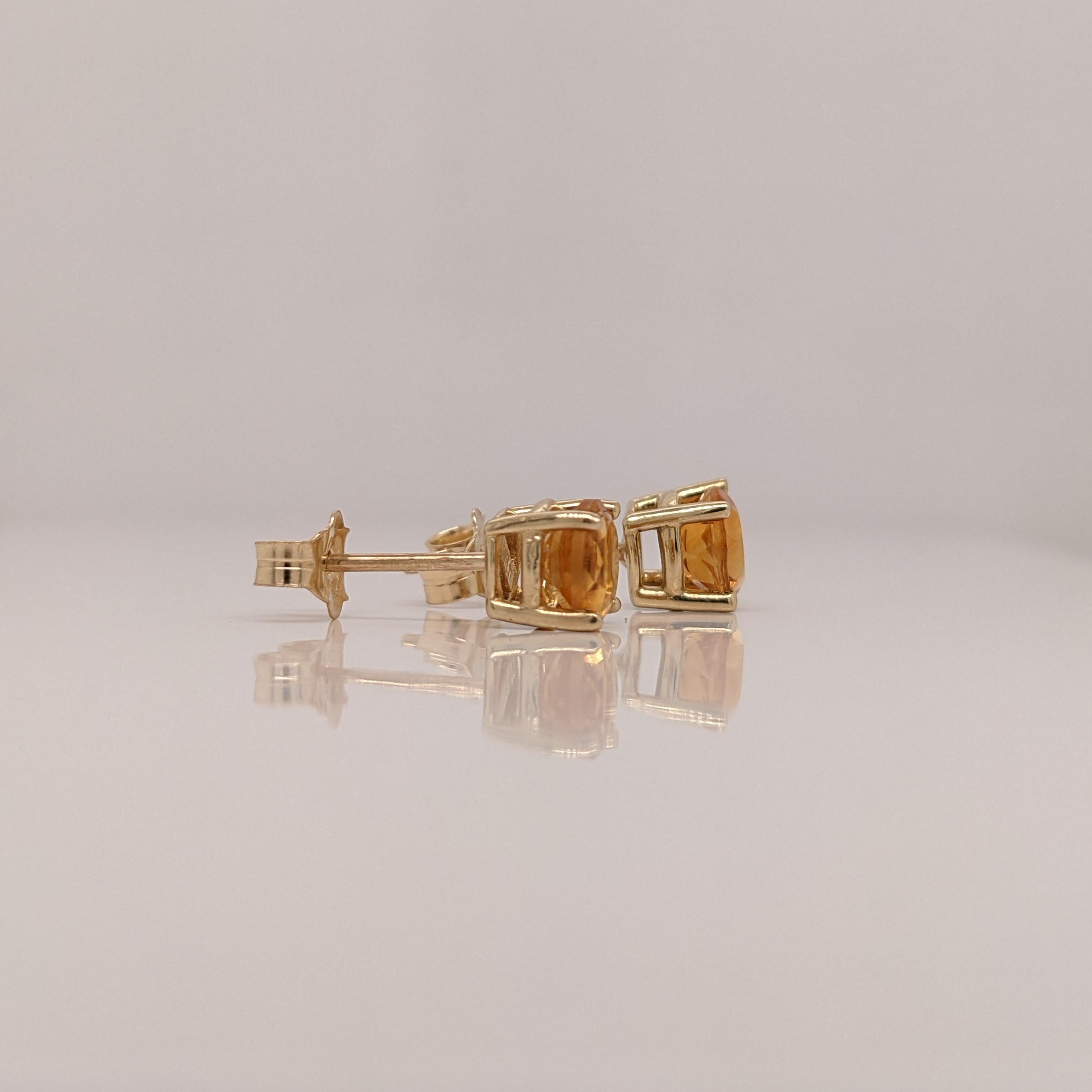 Clous d'oreilles solitaires à quatre griffes en or massif 14 carats rond 5 mm Neuf - En vente à Columbus, OH