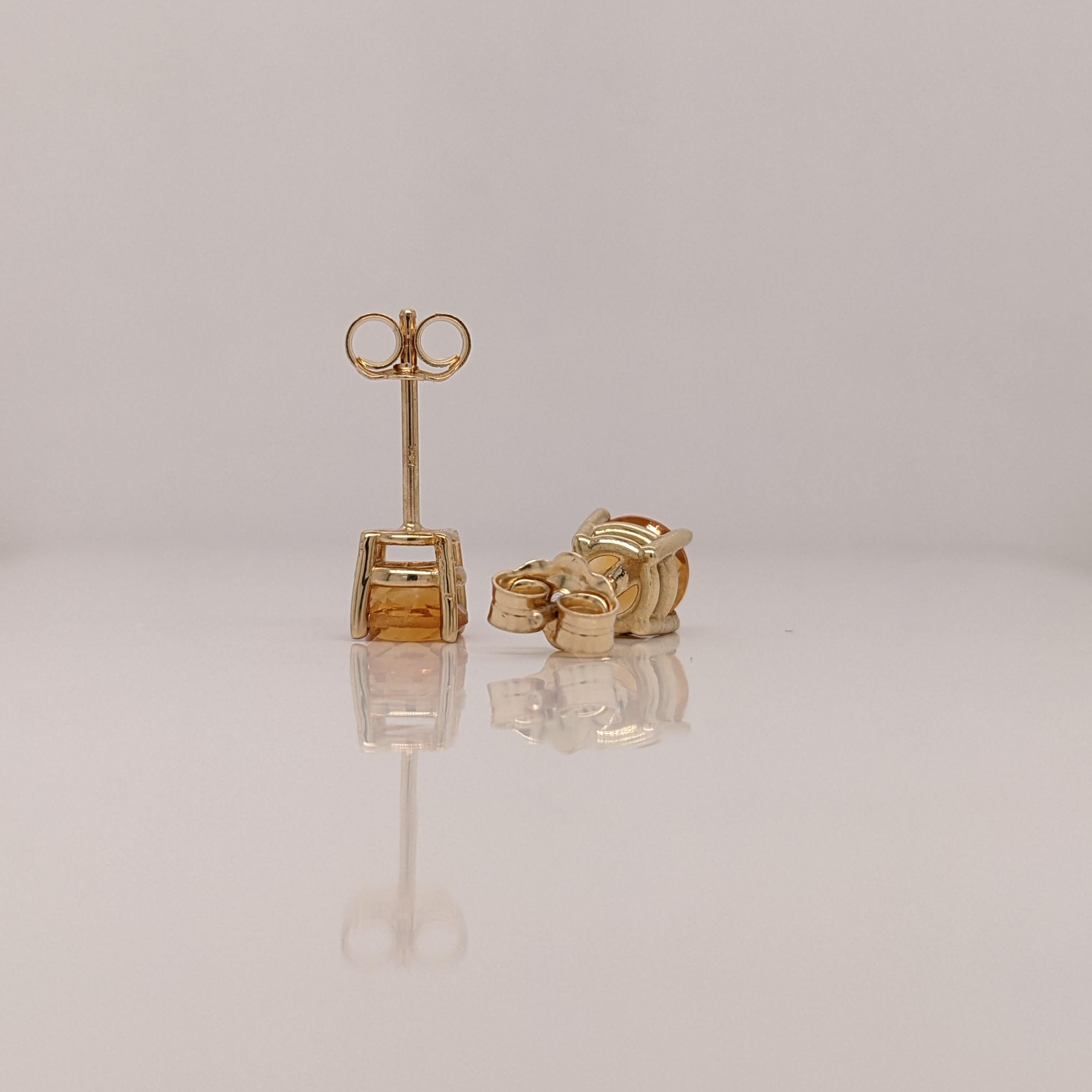 Clous d'oreilles solitaires à quatre griffes en or massif 14 carats rond 5 mm Pour femmes en vente