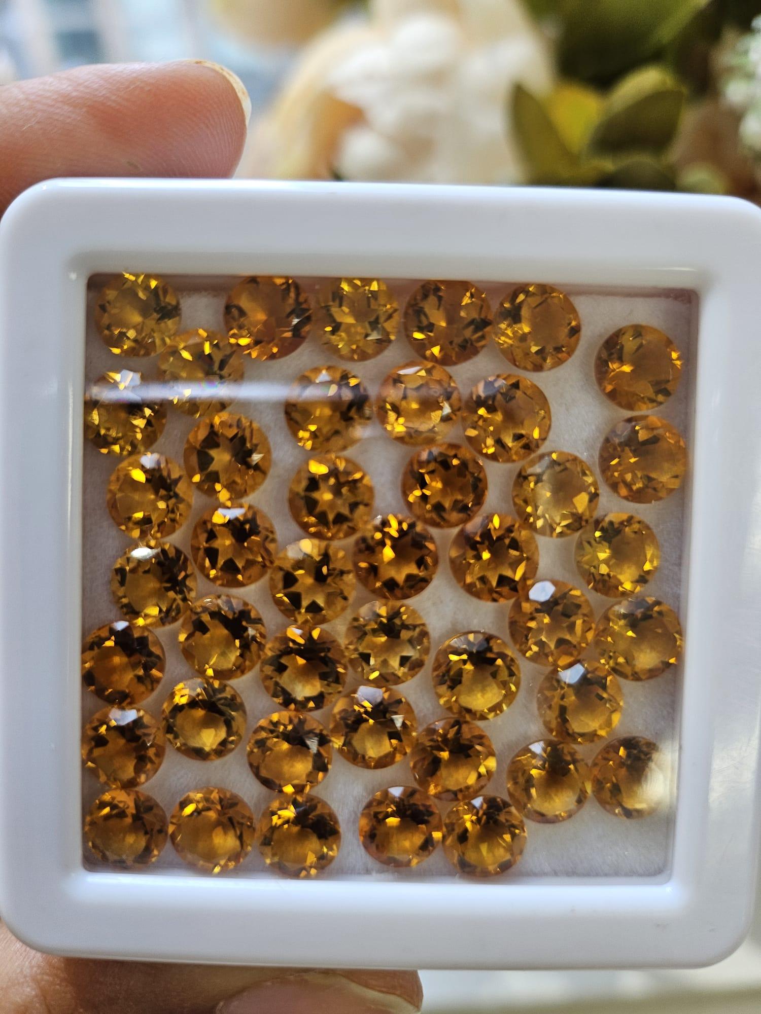 Informazioni su questo annuncio: Gemma di Citrino per la creazione di gioielli Gemma di forma rotonda da 6 mm, Gemma di Citrino sfaccettata tagliata calibrata, Gemma naturale sfusa lotto all'ingrosso

- Pietra tagliata Citrino naturale.
- Forma -