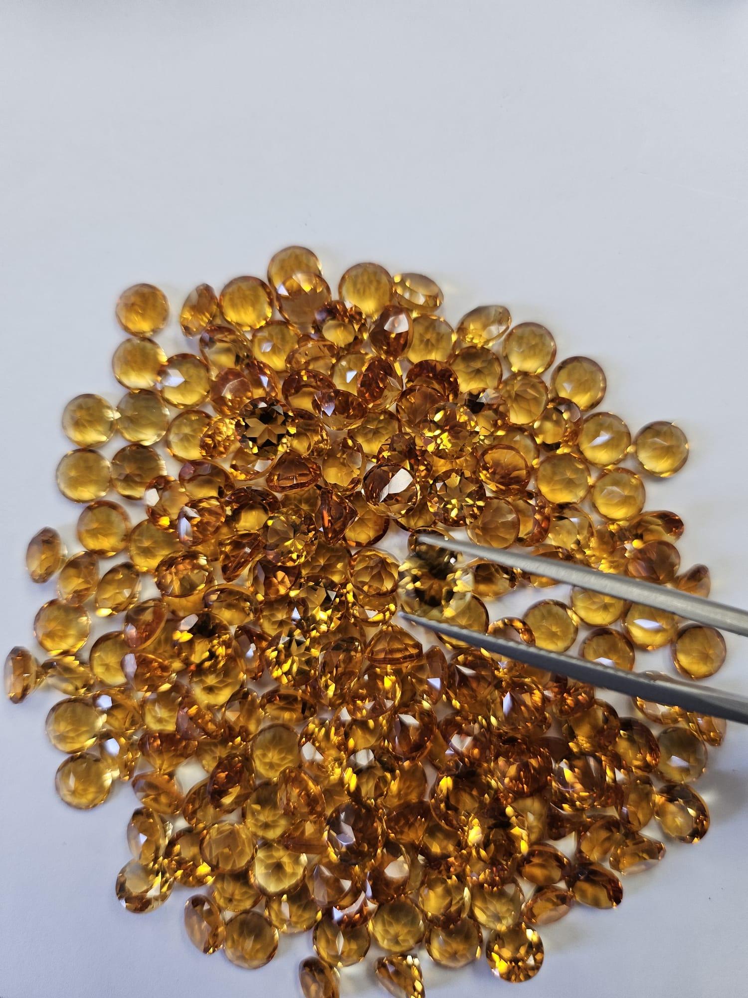 Taglio rotondo Gemma citrina per la creazione di gioielli 6 mm Forma rotonda Gemma sciolta Lotto all'ingrosso in vendita