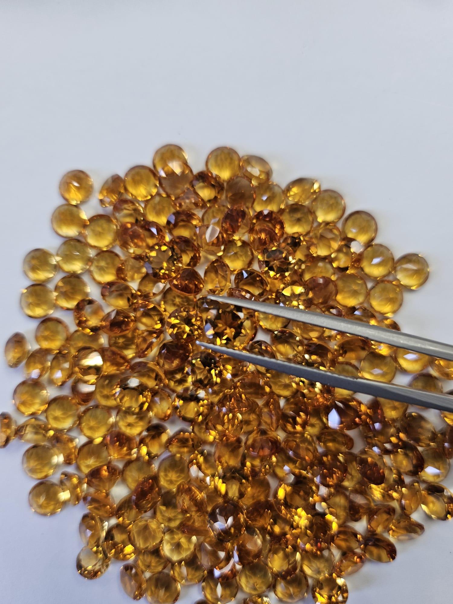 Gemma citrina per la creazione di gioielli 6 mm Forma rotonda Gemma sciolta Lotto all'ingrosso In condizioni Nuovo in vendita a New York, NY