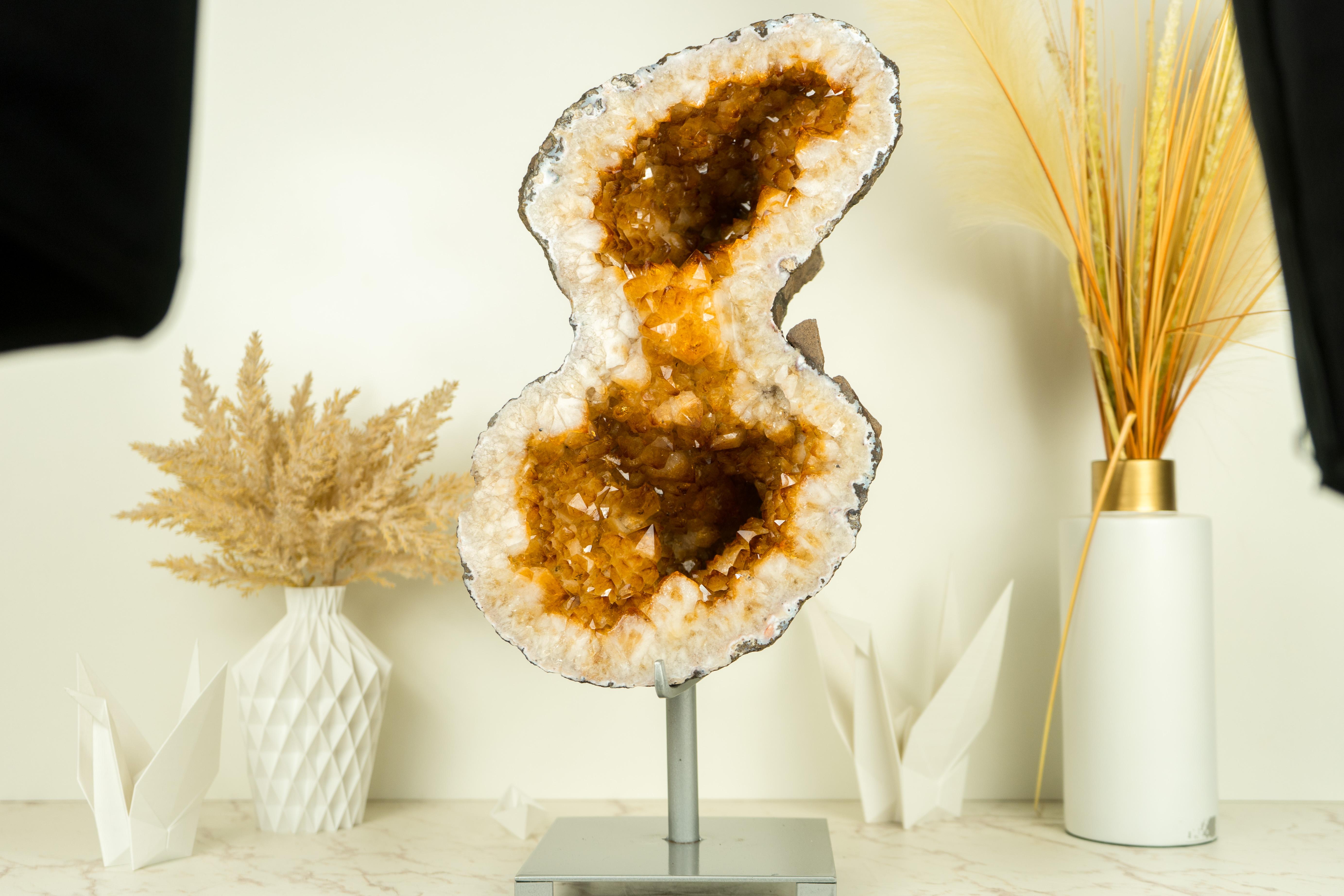 Citrine Geode Formed as the Infinite 8, with Large Orange Citrine Druzy In New Condition For Sale In Ametista Do Sul, BR