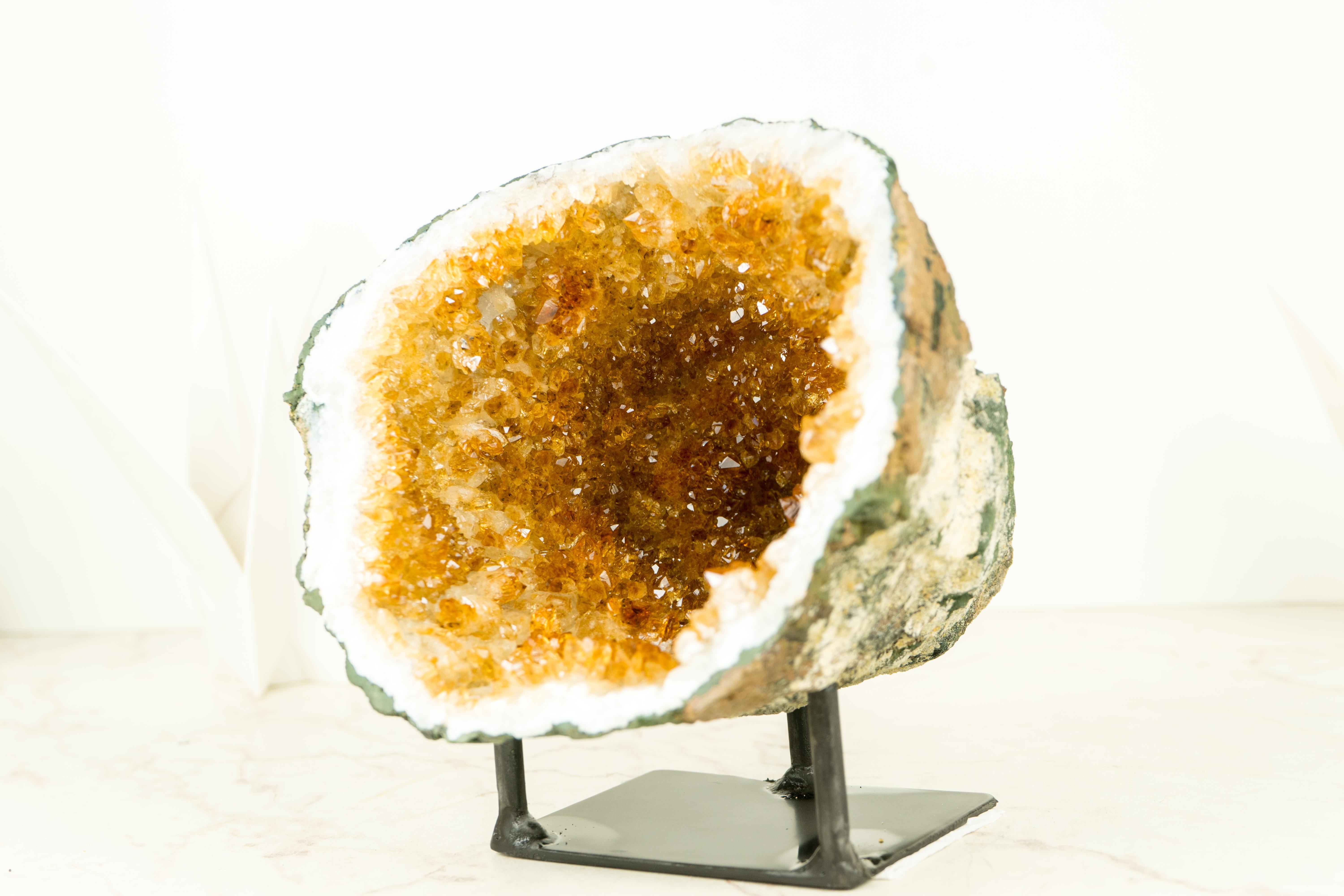 Citrine Geode with Sparkly Orange Citrine Points and Flower Stalactites In New Condition For Sale In Ametista Do Sul, BR