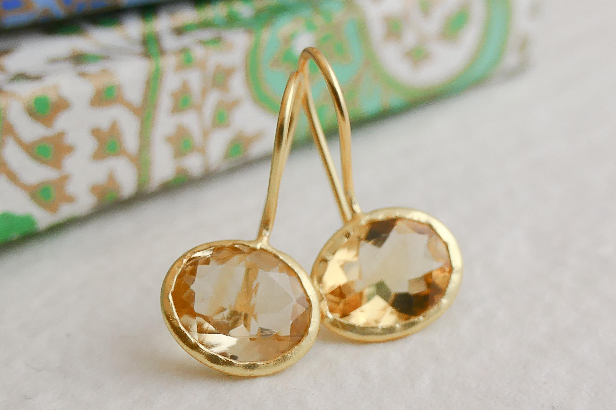 7x9mm faceted oval cut citrine set in gold plated sterling silver and placed in gold plated sterling silver  earwires.

✦Gemstone:  citrine
✦Stone Cut: faceted oval  cut
✦Stone Size: Approximately 7x9mm
✦Size of earring from top of earwire is