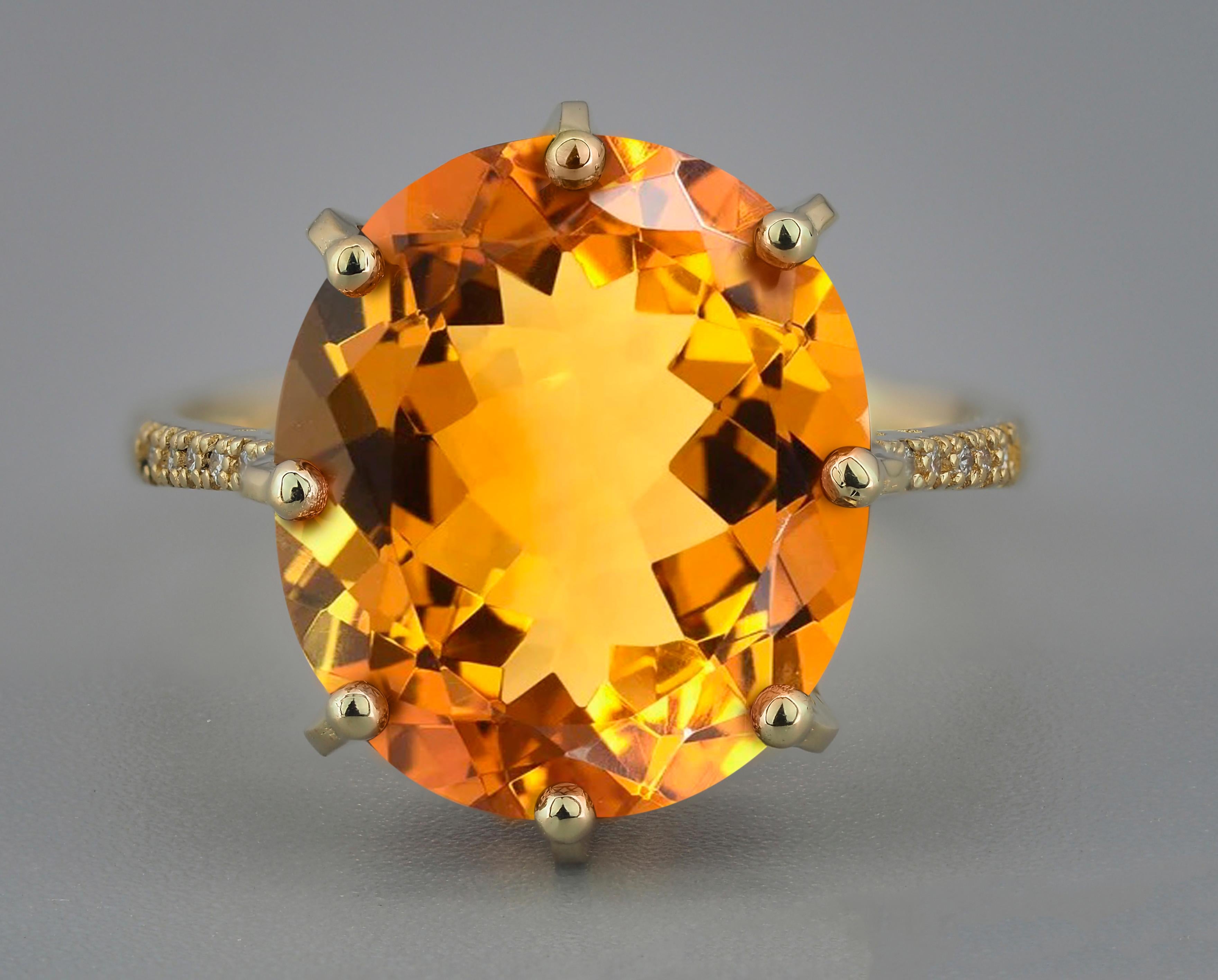 Oval Cut Citrine Gold ring.  For Sale