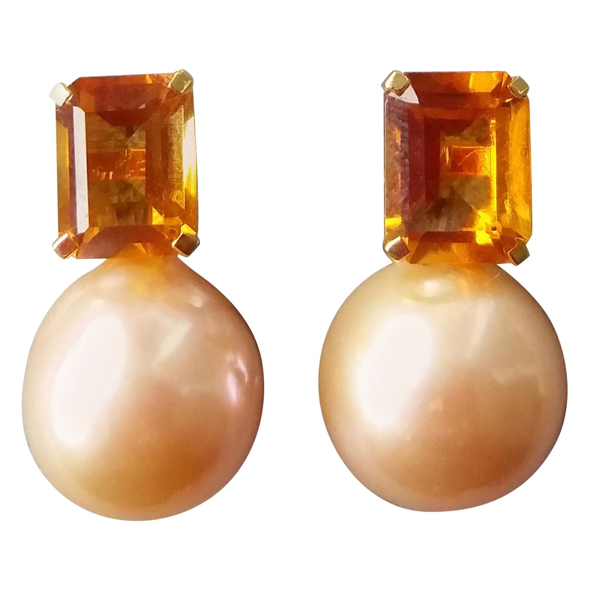 Boucles d
oreilles pendantes en or jaune avec perles baroques et citrine