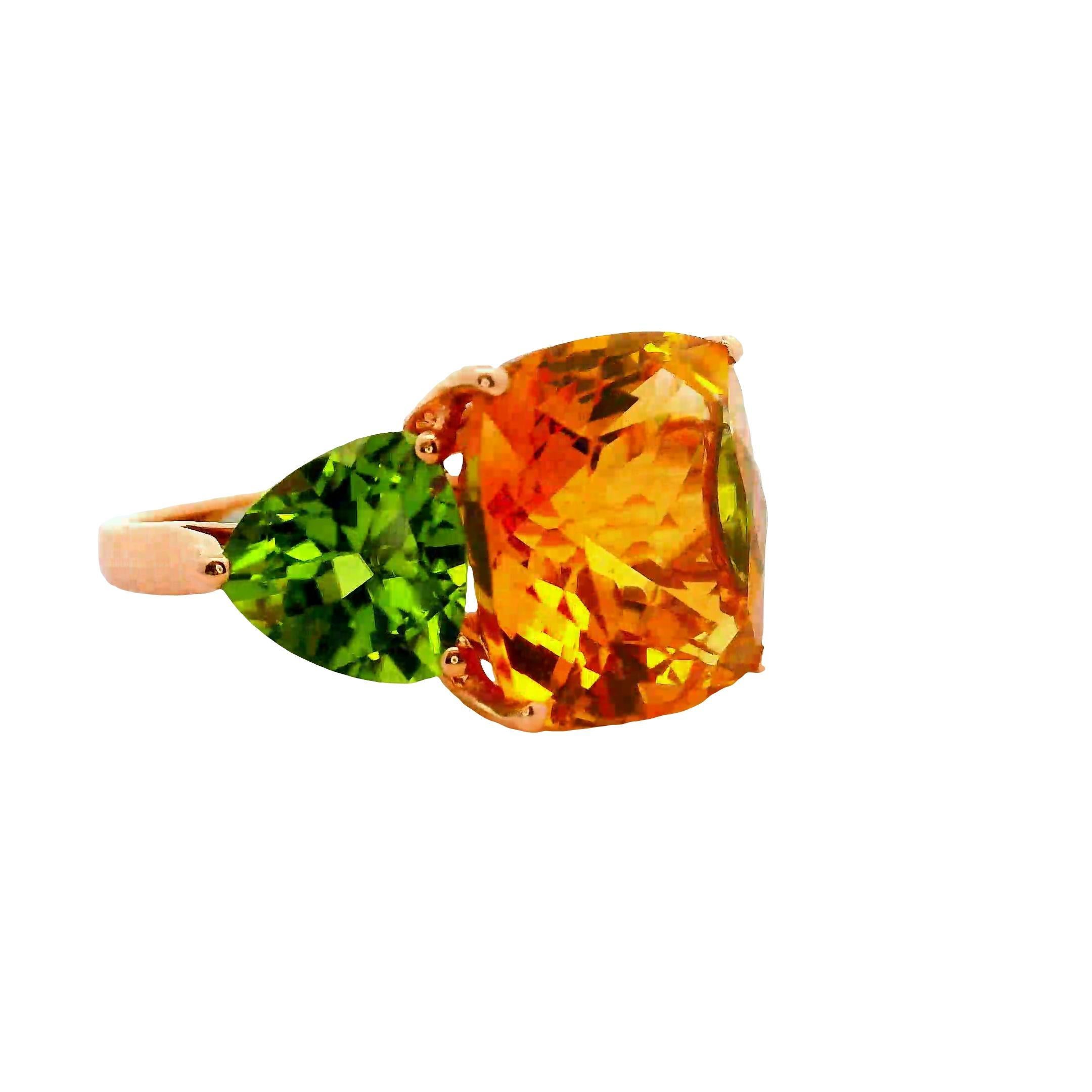 Taille coussin Citrine Peridot 14K Gold Three-Stone Ring en vente