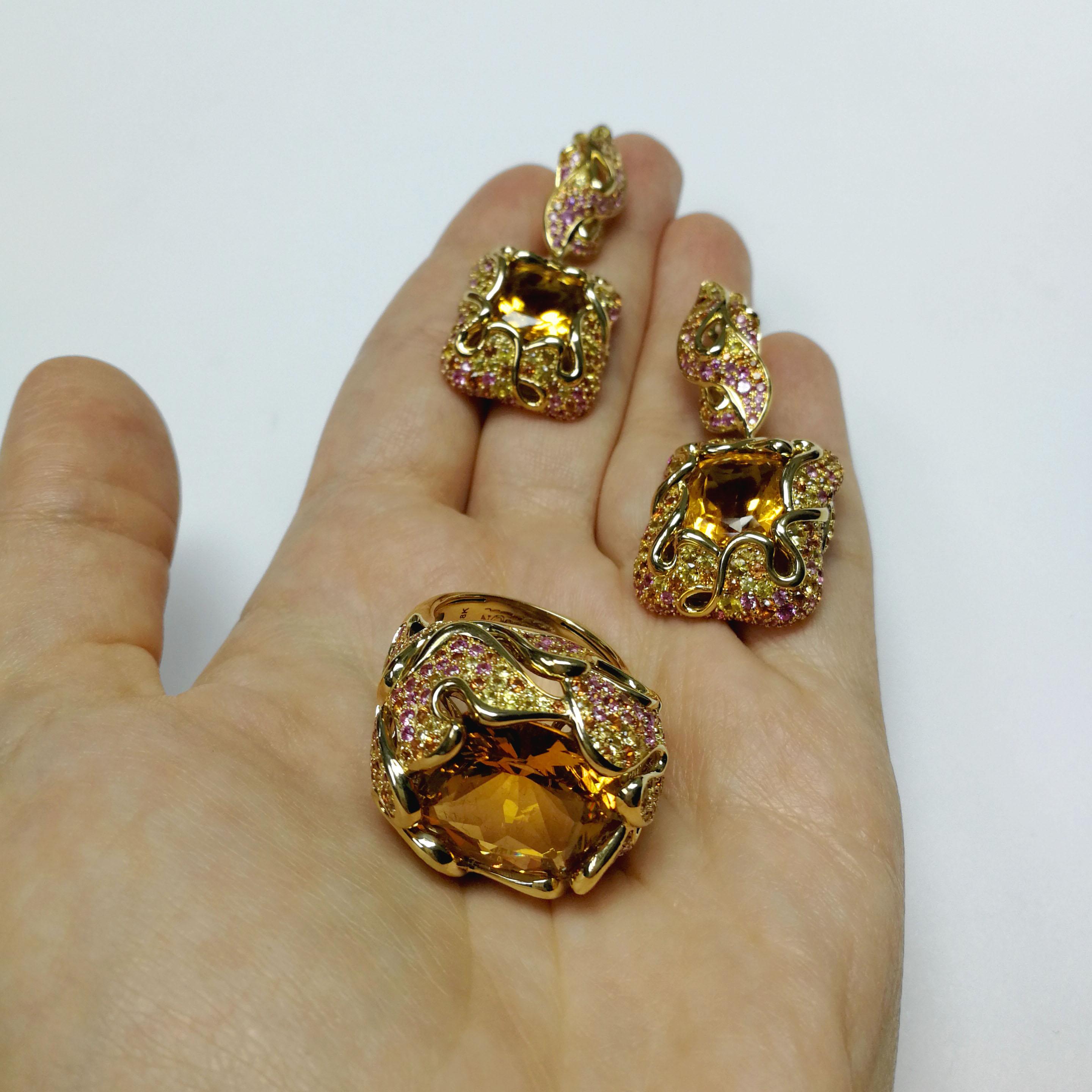 Cushion Cut Citrine Pink Yellow Orange Sapphire 18 Karat Yellow Gold Suite For Sale