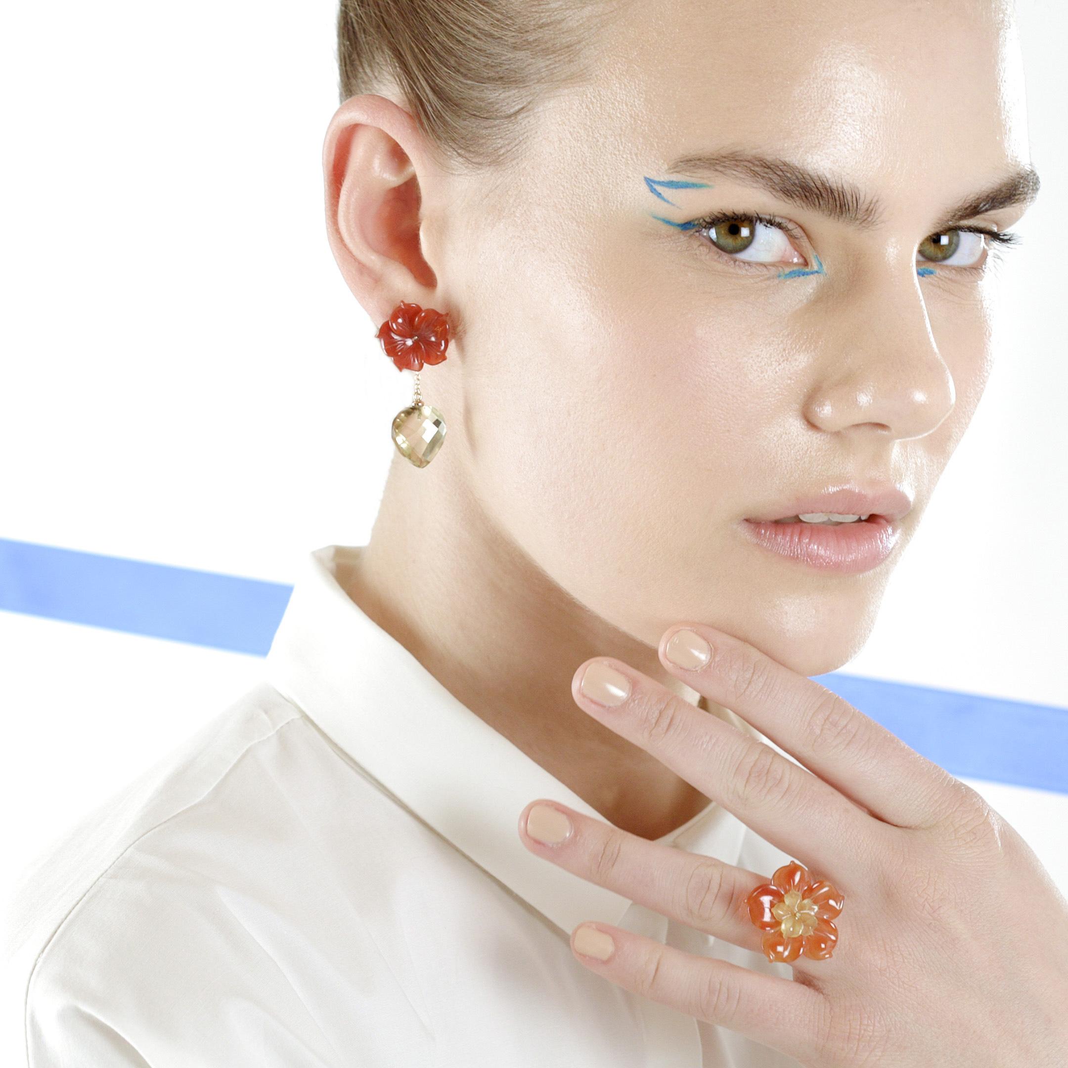 Boucles d'oreilles en goutte en or 18 carats avec citrine, quartz, agate brune et cœurs modernes en forme de fleur en vente 7