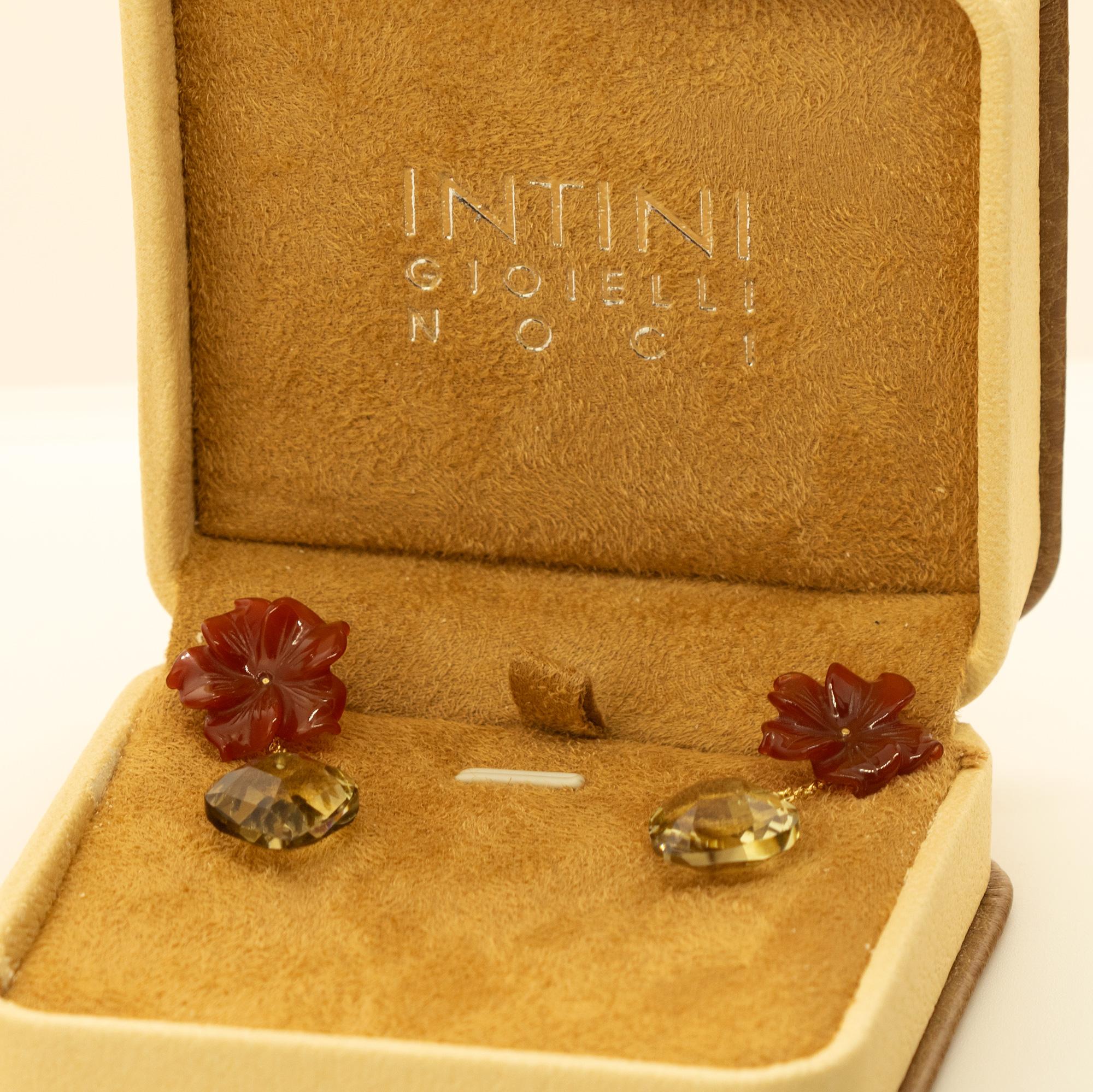 Boucles d'oreilles en goutte en or 18 carats avec citrine, quartz, agate brune et cœurs modernes en forme de fleur Neuf - En vente à Milano, IT