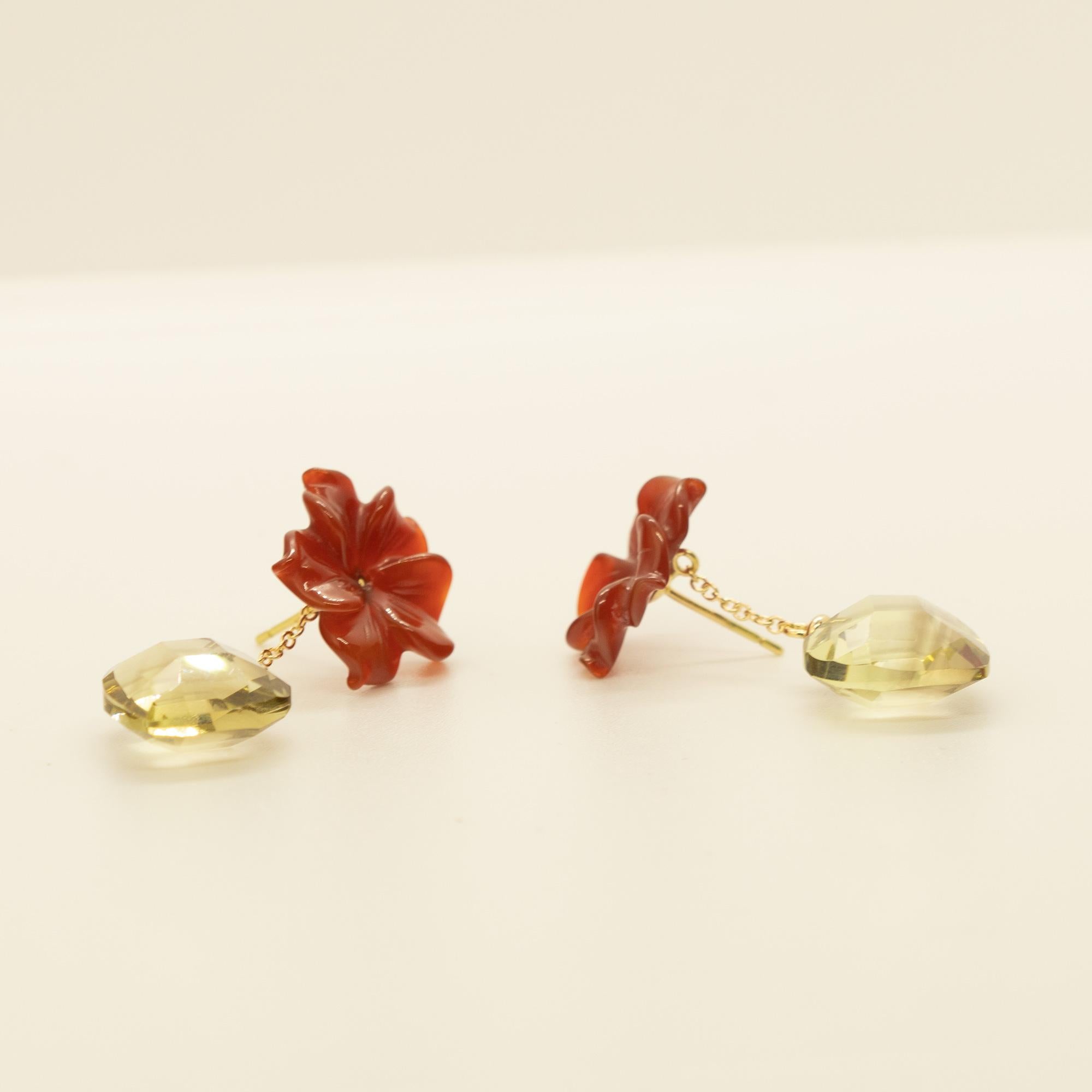 Boucles d'oreilles en goutte en or 18 carats avec citrine, quartz, agate brune et cœurs modernes en forme de fleur en vente 5