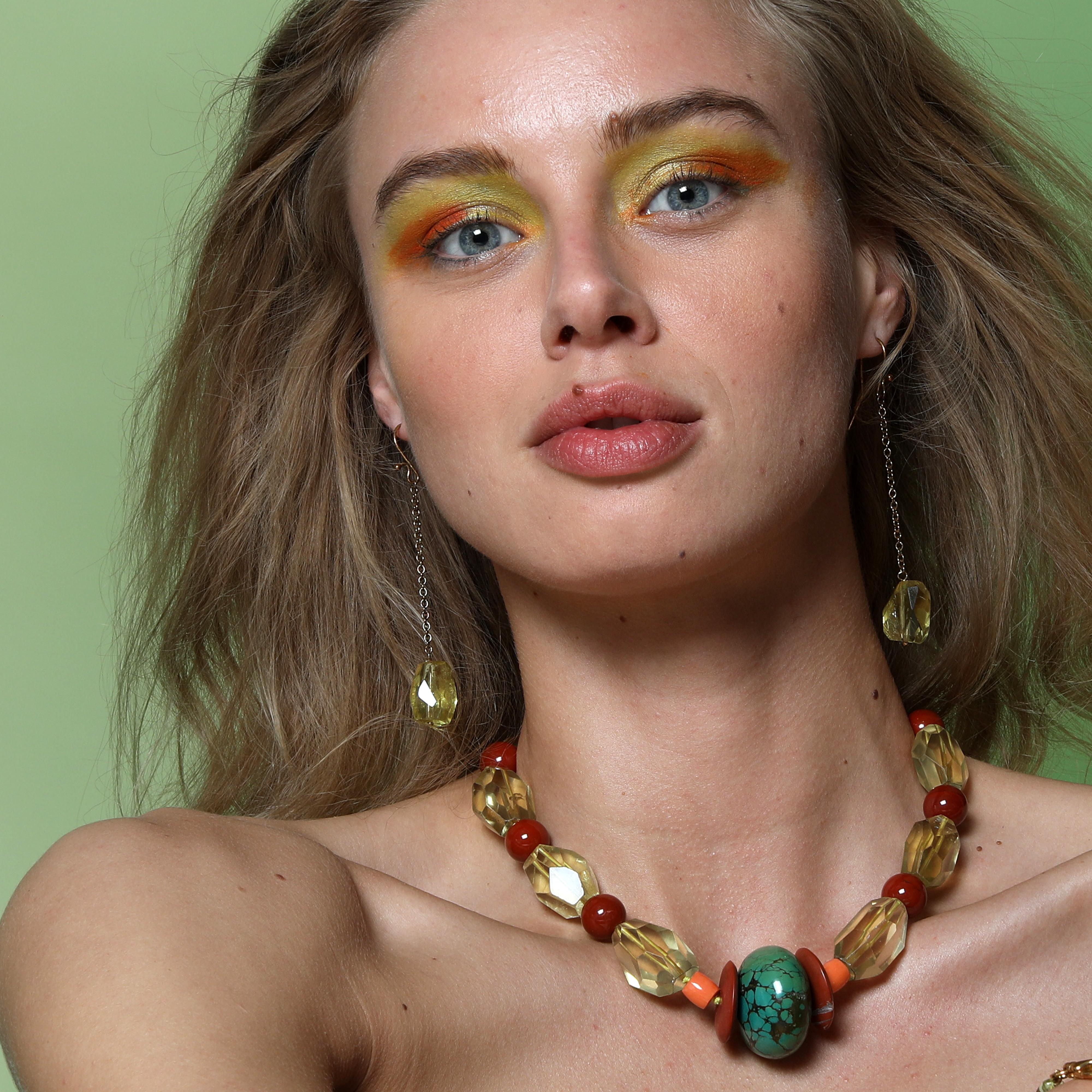 Breathtaking and sumptuous geometric set of necklace and earrings inspired in the gemstones healing powers and the fashion behind them. Stunning masterpiece with a range of diverse gems and colors that rise into fantastic jewels.
 
The citrine