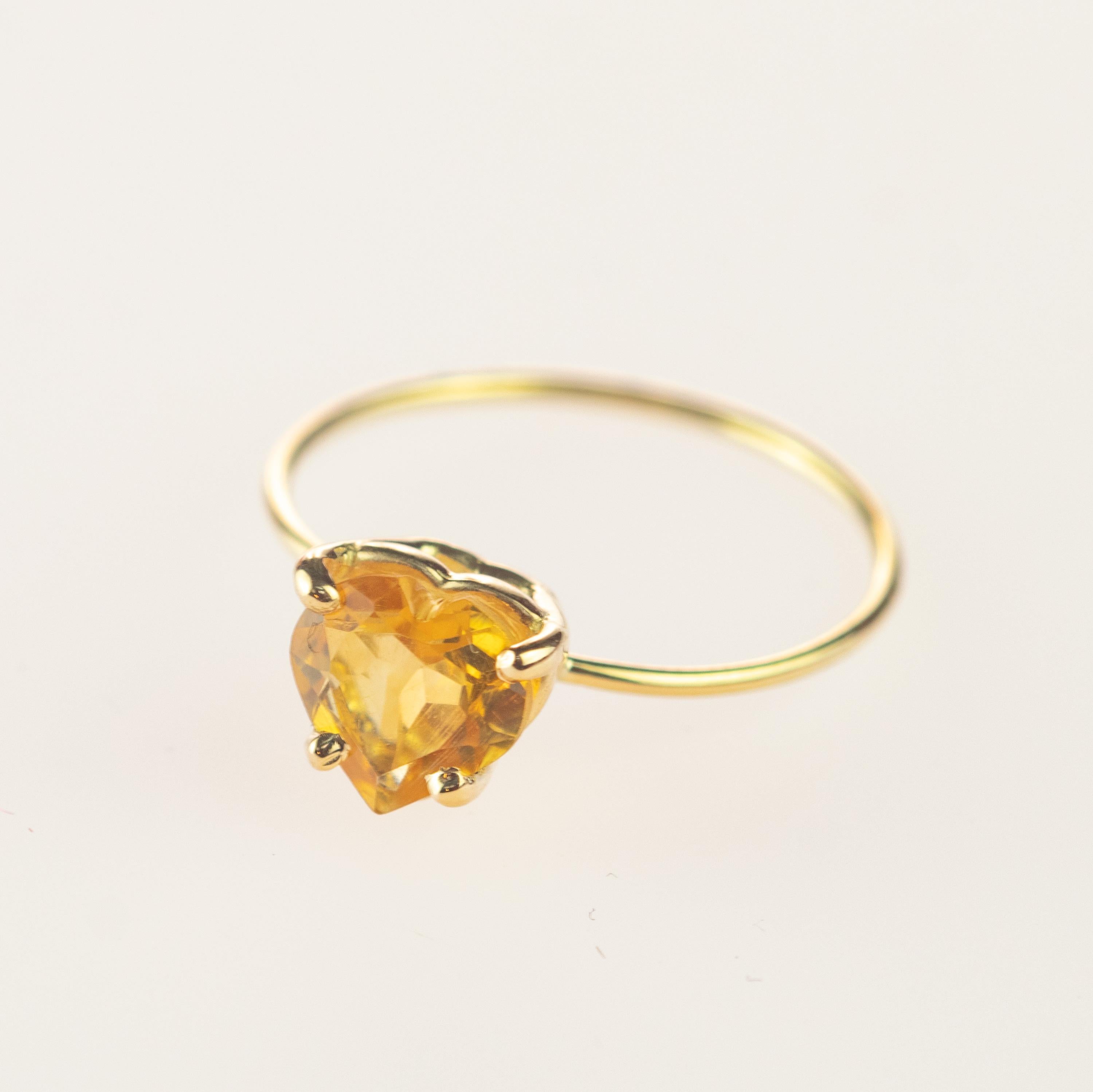 Women's Citrine Quartz Yellow Heart 18 Karat Yellow Gold Valentine's Romantic Ring For Sale