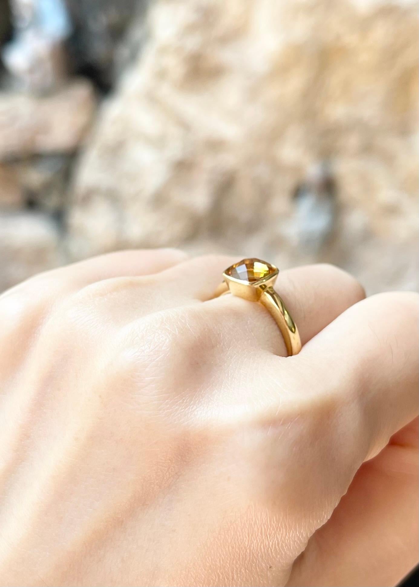 Women's or Men's Citrine Ring se in 14K Gold Settings For Sale