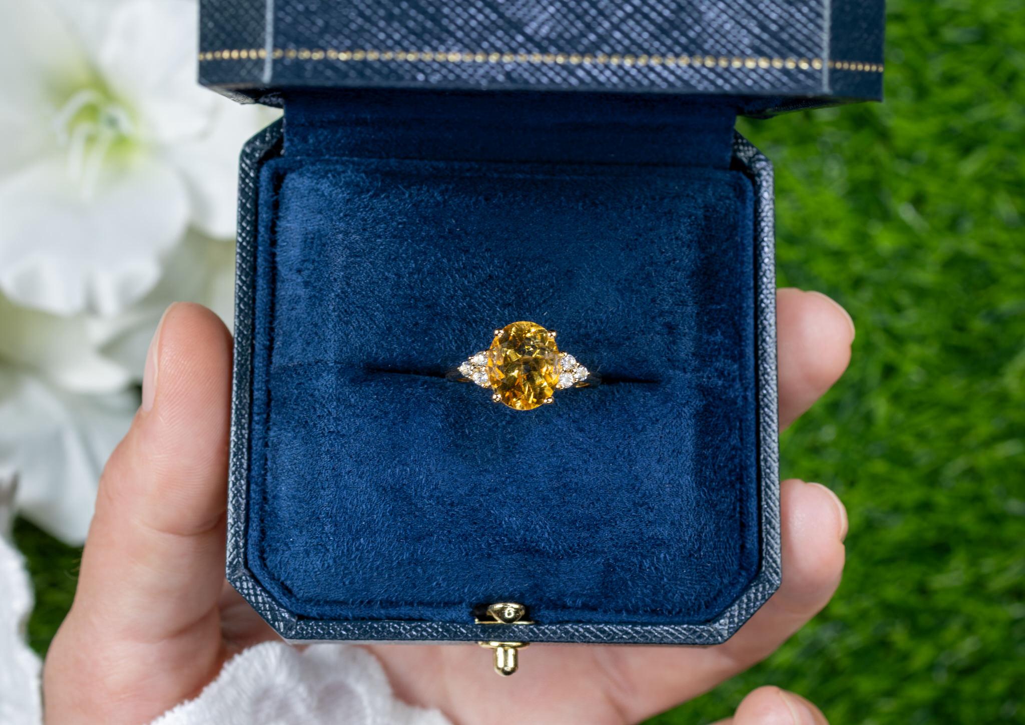 Taglio cuscino Anello Citrino Topazio Bianco 3,33 Carati Placcato in Oro Giallo 14K A. Silver in vendita