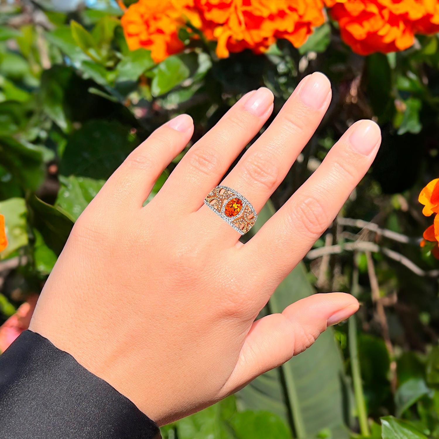 Contemporary Citrine Ring With Diamonds 1.47 Carats 18K Gold For Sale
