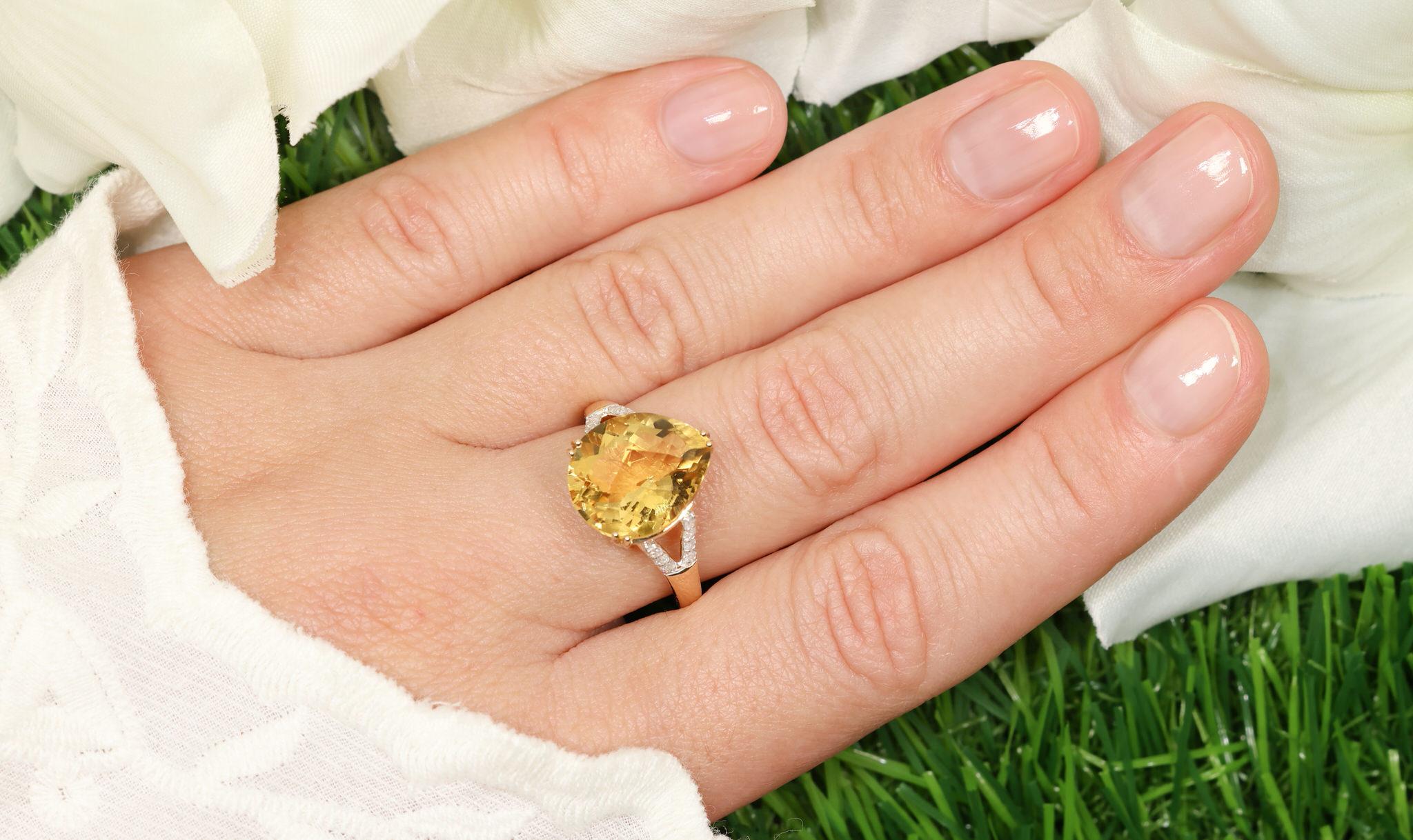 Contemporain Bague en or jaune 14 carats avec citrine et diamants 7,37 carats en vente