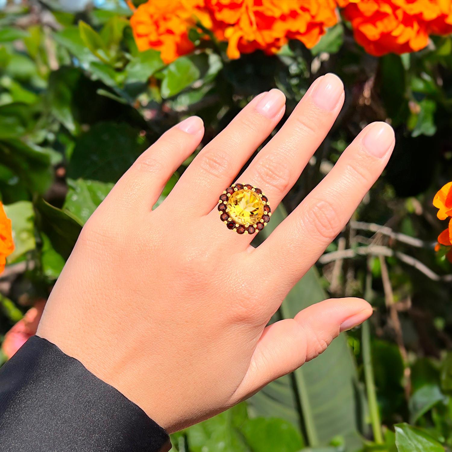 Contemporary Citrine Ring with Garnets 7.26 Carats 18K Yellow Gold Plated Silver For Sale