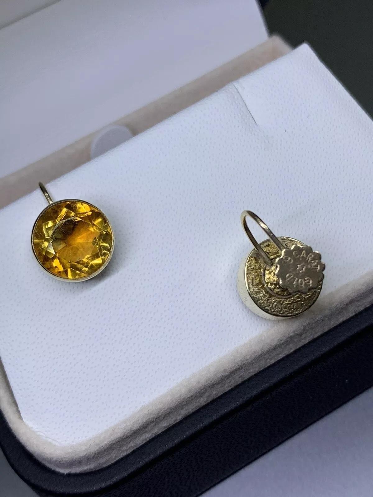 Pendientes de bisel redondos de citrino de 5,00 ct en oro amarillo de 9 ct envejecido.

Grandes y gruesos pendientes de gema citrina de color naranja vivo y forma redonda, con cierre de palanca, de oro amarillo de 9k.

5,00ct citrino natural gema