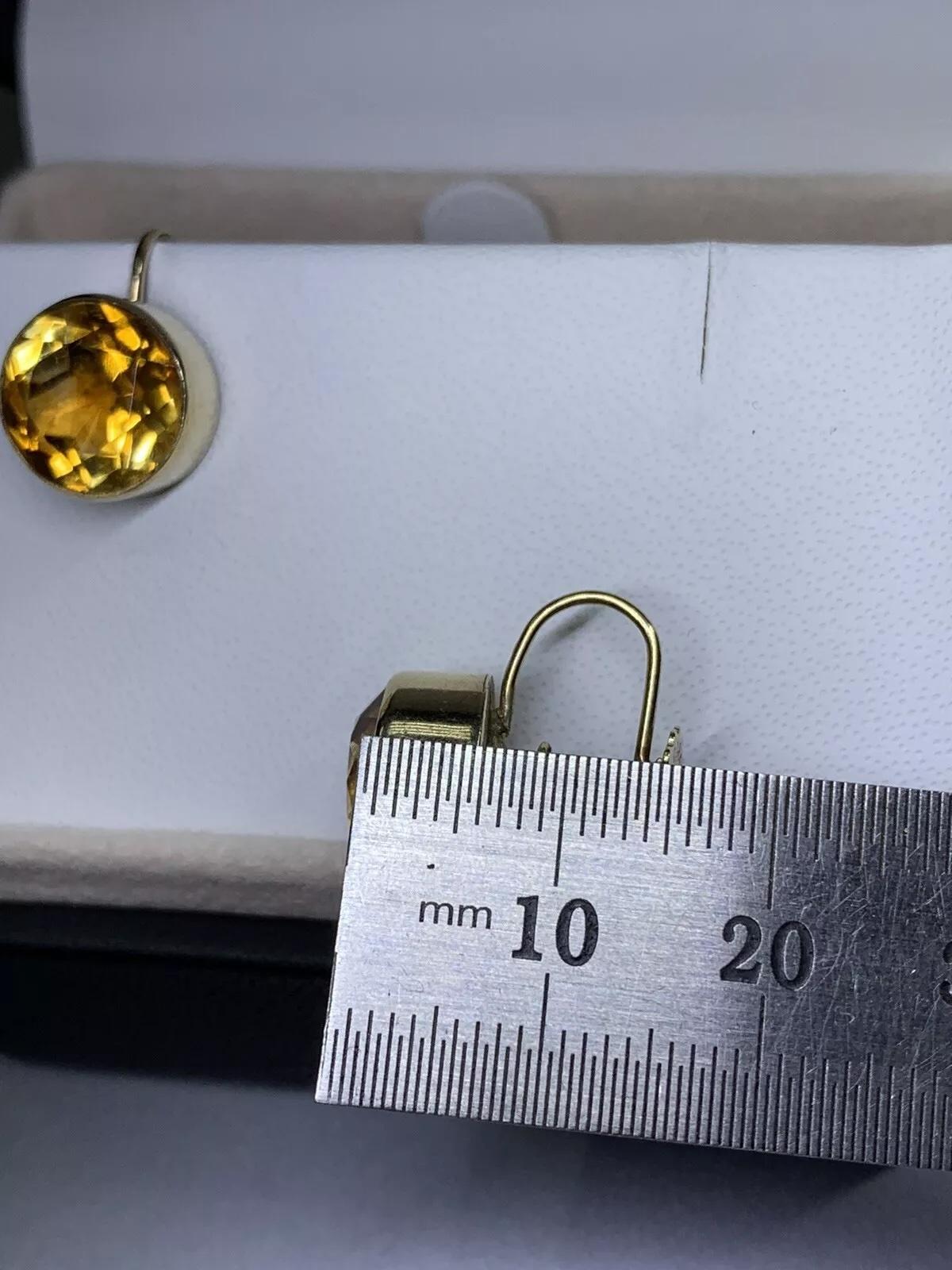 Pendientes redondos de citrino con bisel en oro amarillo de 9 ct envejecido. en venta 4