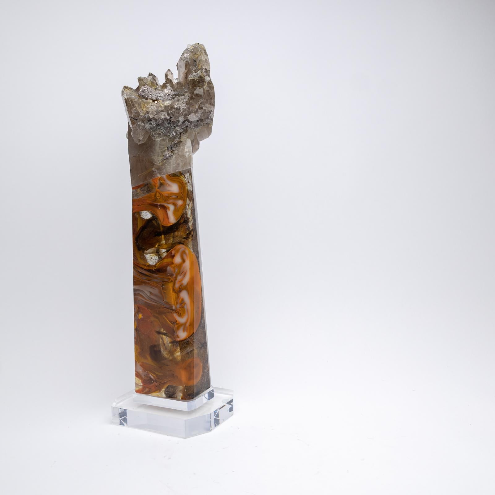 Scultura in vetro e quarzo rutilato citrino su base acrilica in vendita 7