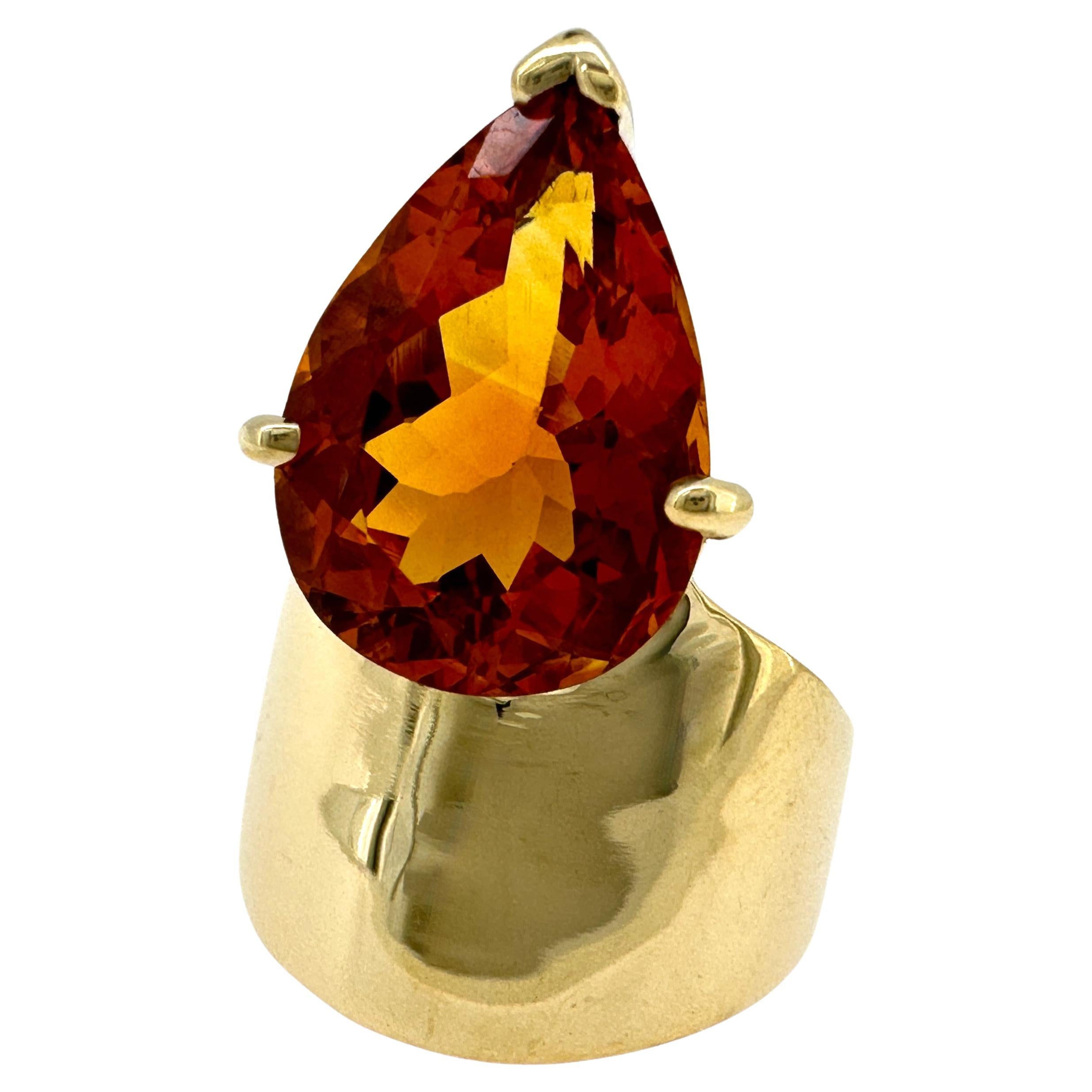 "Citrine Sailboat" Ring in Yellow Gold with Pear-Shaped 7 Carat Madeira Citrine