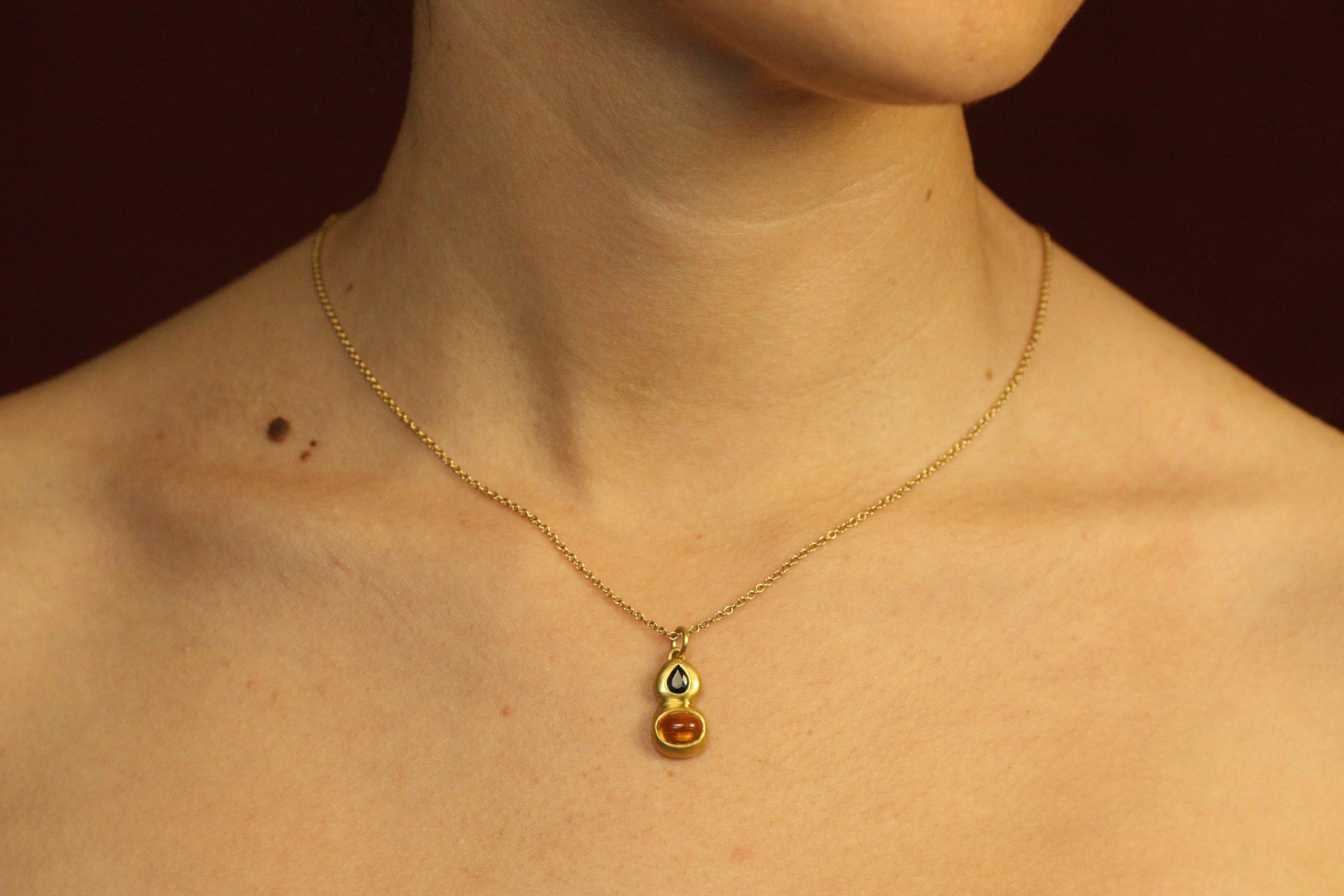 Artisan Pendentif Citrine et Saphir en or jaune 22K, breloque, collier en vente
