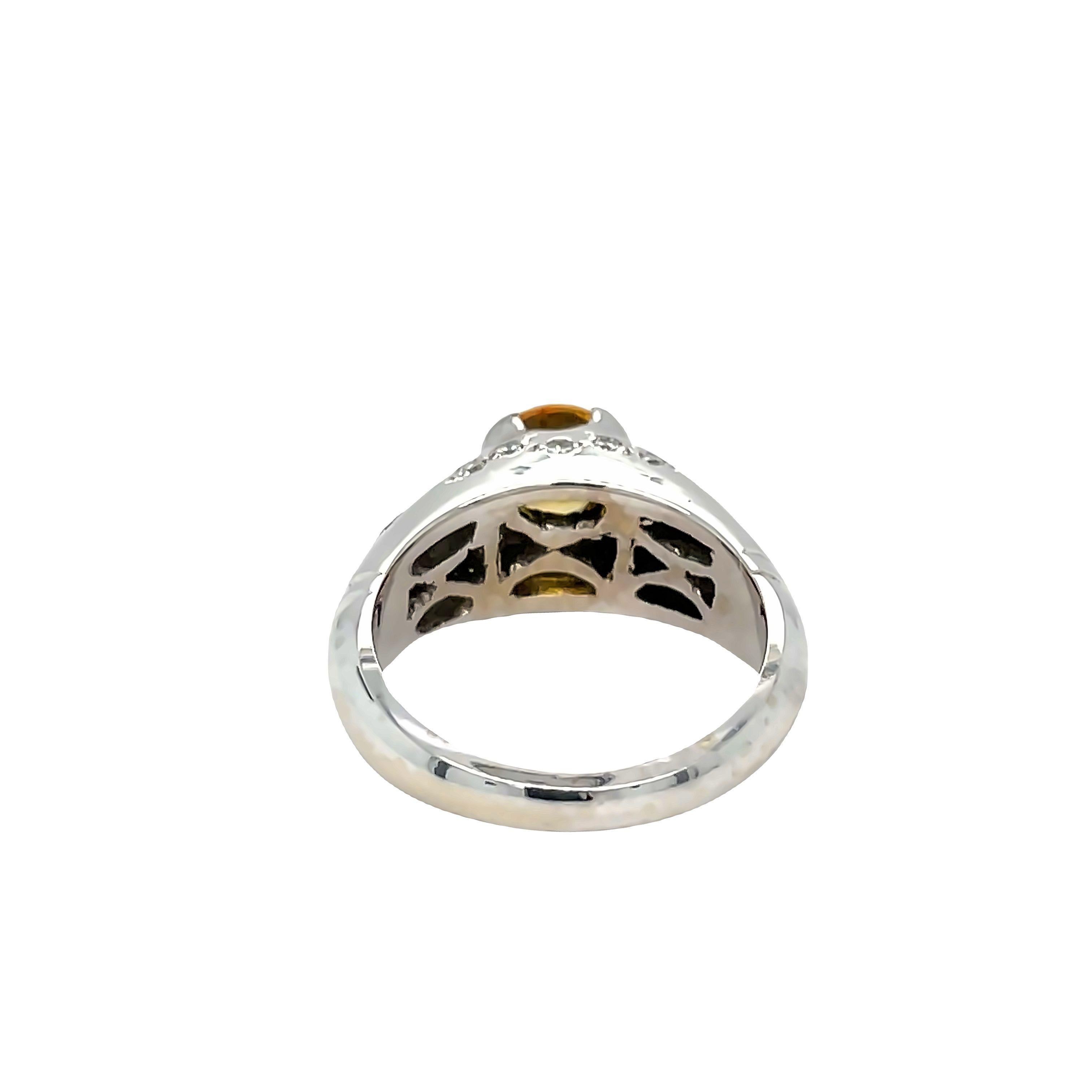 Citrin-Ring aus 14 Karat Weißgold mit gesprenkeltem Diamanten  (Rundschliff) im Angebot