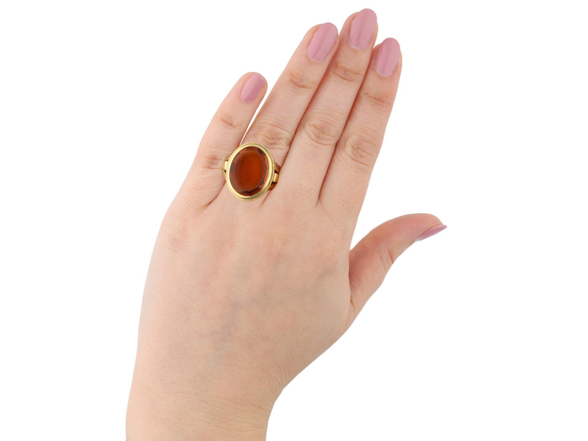Citrine signet ring, circa 1940. In Good Condition For Sale In London, GB