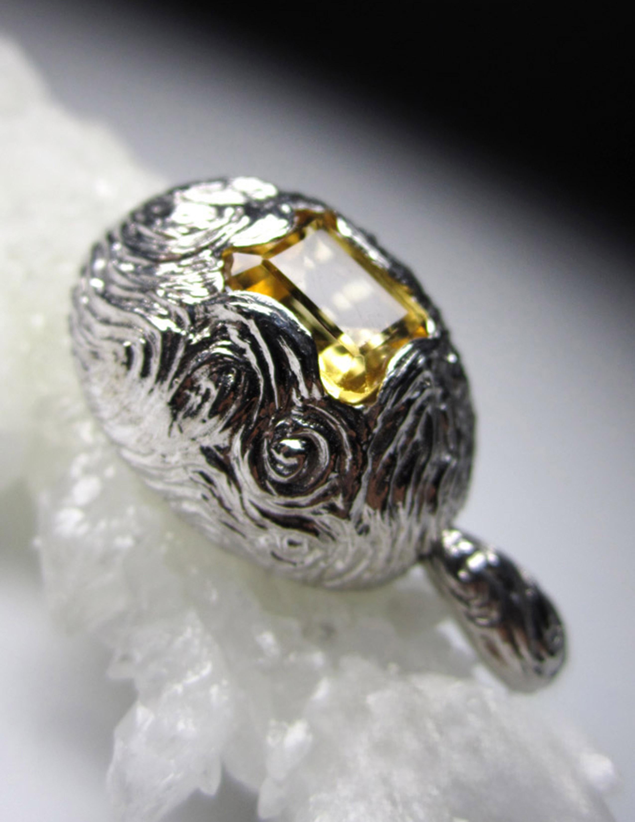 Ciondolo in argento Citrino naturale brasiliano a forma di uovo regalo stile gotico per lui in vendita 2