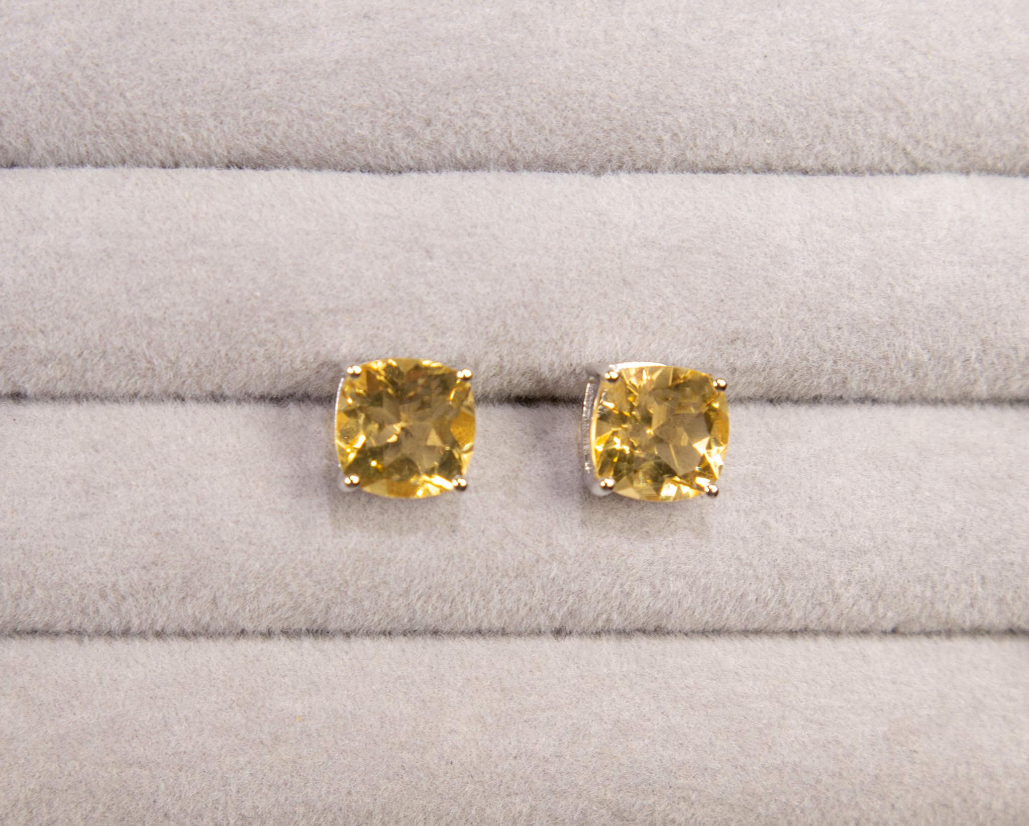 Citrine Stud Earrings 5.90 Carats In Excellent Condition For Sale In Aliso Viejo, CA