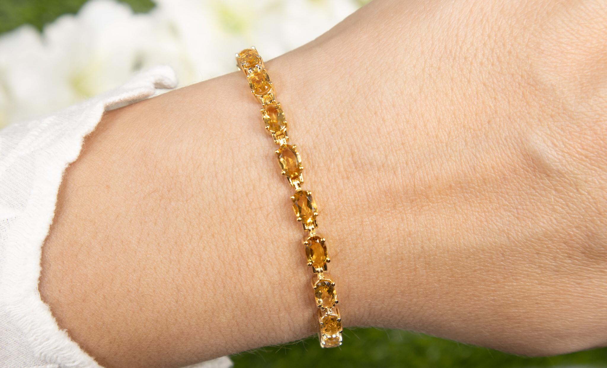 It comes with the Gemological Appraisal by GIA GG/AJP
All Gemstones are Natural
22 Citrines = 9.45 Carats
Metal: 14K Yellow Gold Plated Sterling Silver
Length: 7.25 Inches