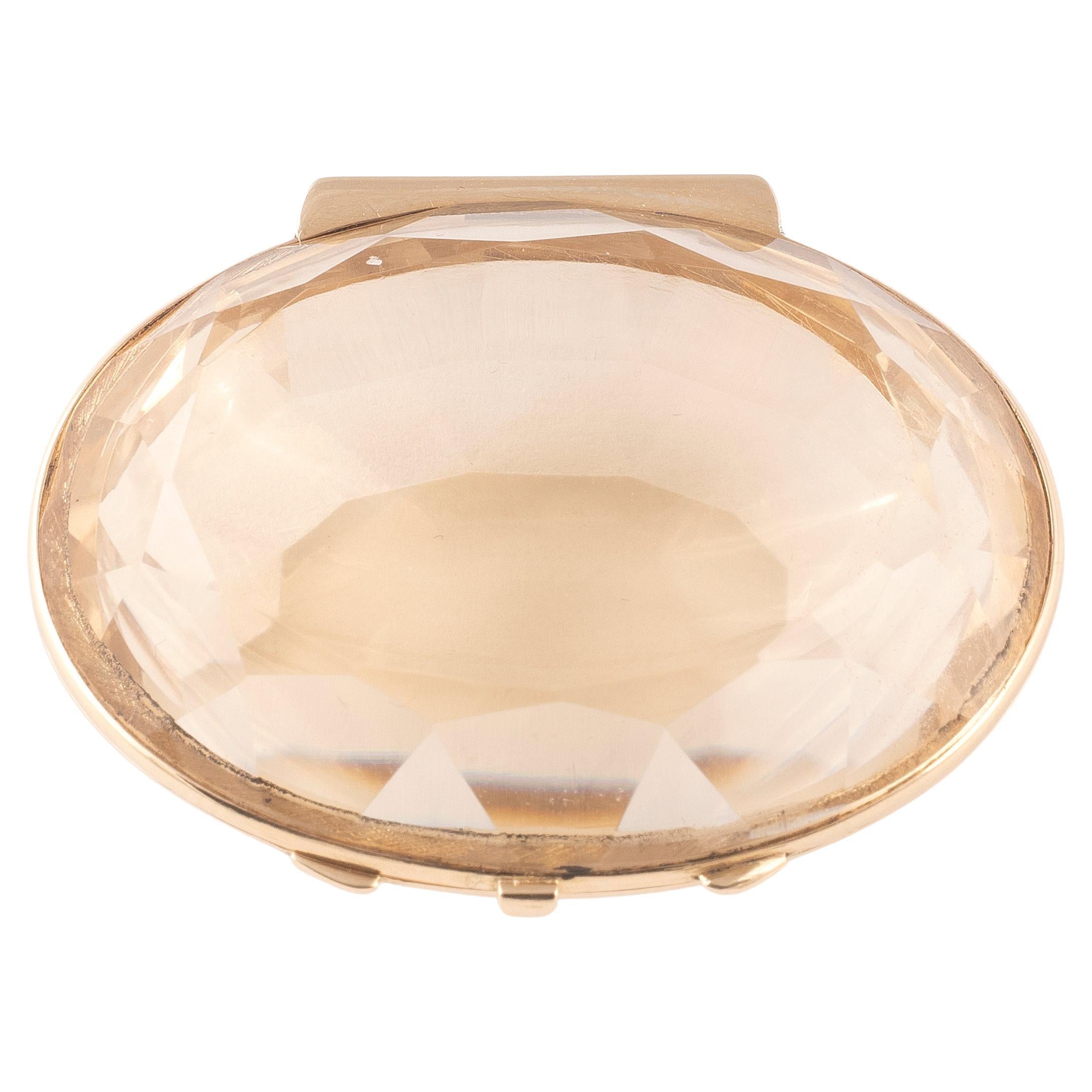 Merveilleuse boîte à pilules en citrine et topaze. La boîte à pilules est dotée d'un cadre luxueux en or jaune 18kt. La pierre citrine topaze a une belle forme de pilulier à facettes. Cette jolie boîte à pilules est offerte en très bon