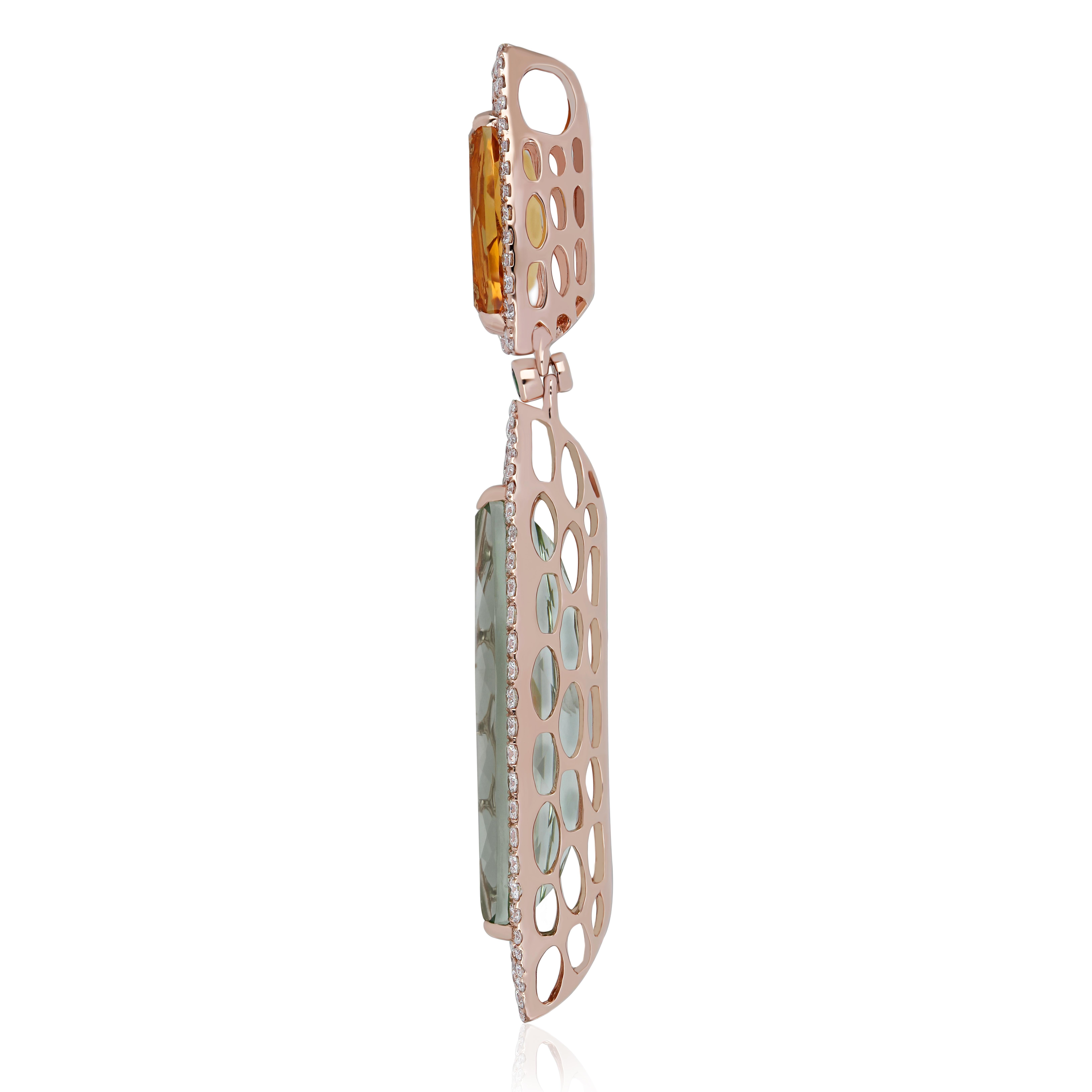 Découvrez le summum du luxe : pendentif en or rose 14 carats aux détails impeccables, orné d'un superbe coussin de 1,85 carats (environ).  Citrine taillée en son centre, ornée de diamants micro sertis pesant environ 1,04CTs. et d'une tsavorite