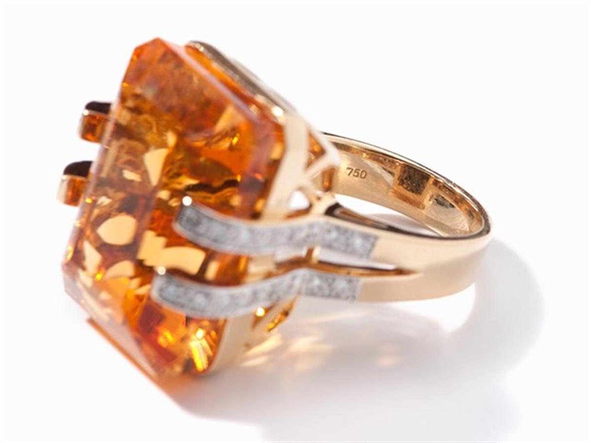 Women's great 48 ct Citrine Ring and 32 Brilliants, 18 Carat Gold For Sale