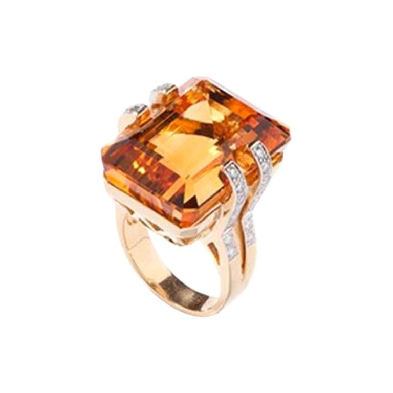 great 48 ct Citrine Ring and 32 Brilliants, 18 Carat Gold For Sale