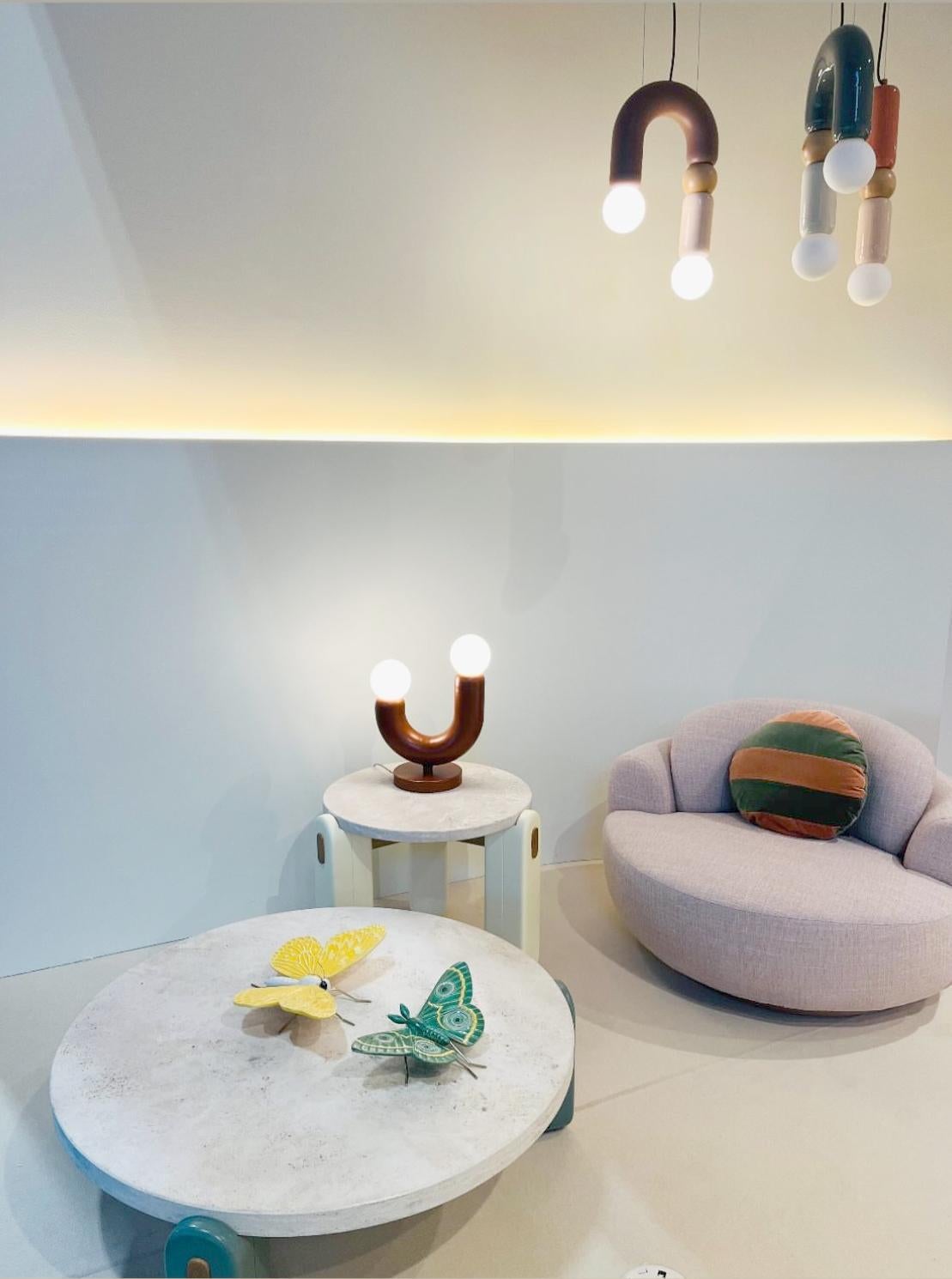 Moderne CITRINO Coussin rond décoratif de luxe en velours bleu et sable fait à la main en vente