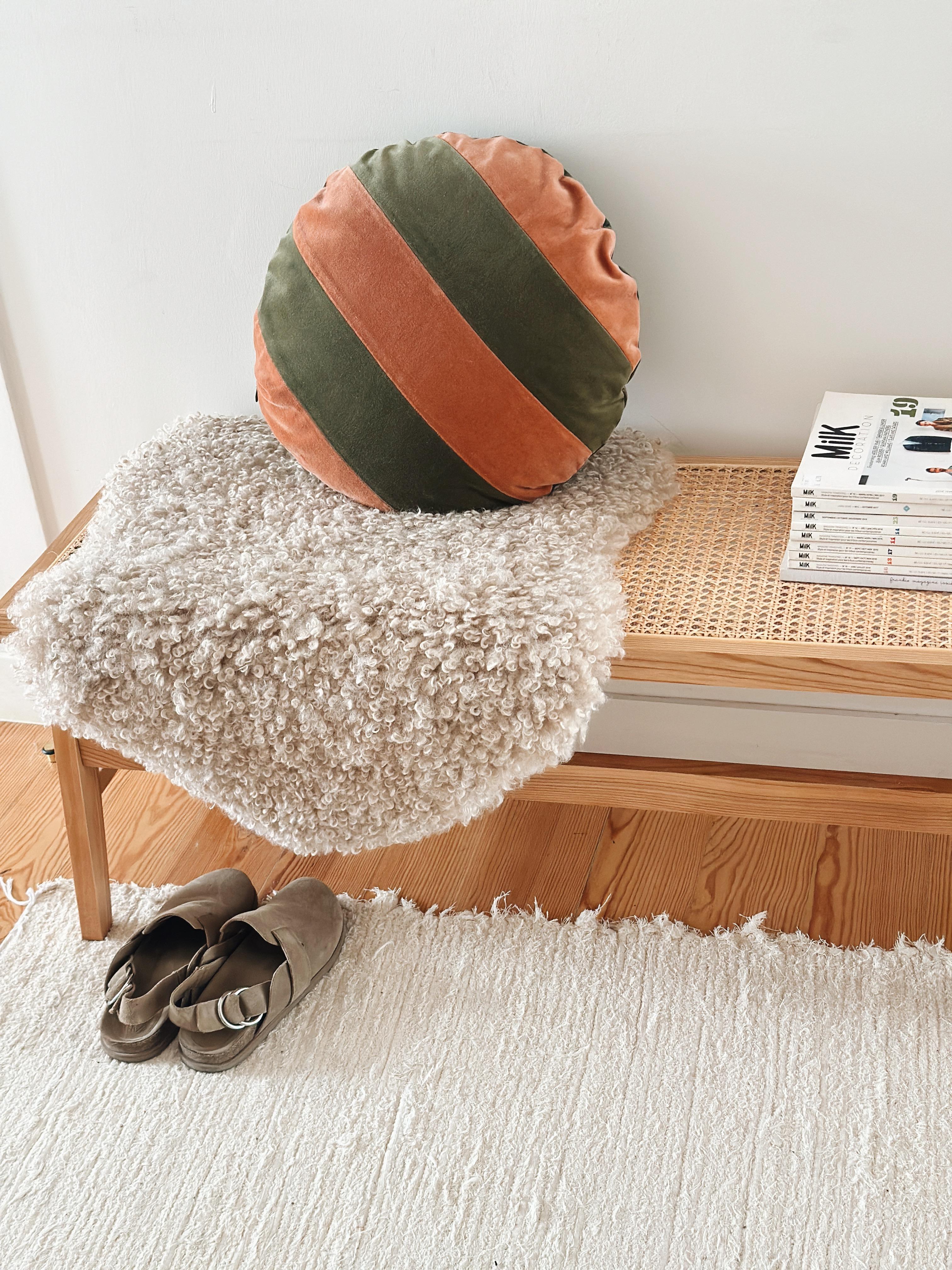 Portugais CITRINO Coussin rond décoratif de luxe en velours bleu et sable fait à la main en vente