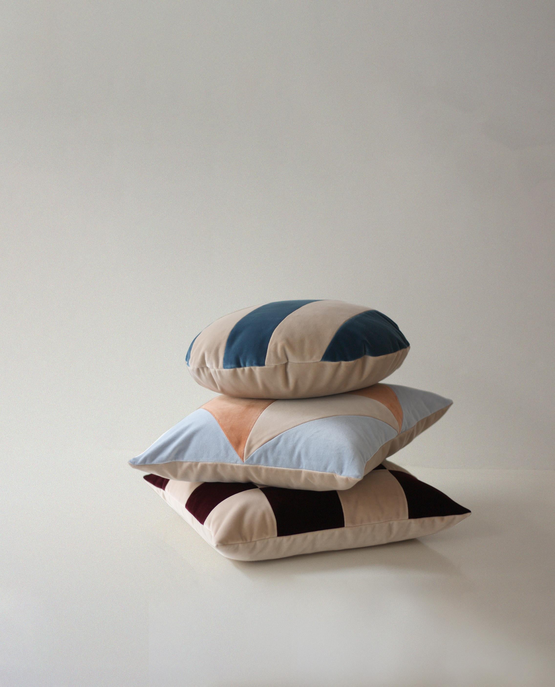 XXIe siècle et contemporain CITRINO Coussin rond décoratif de luxe en velours bleu et sable fait à la main en vente