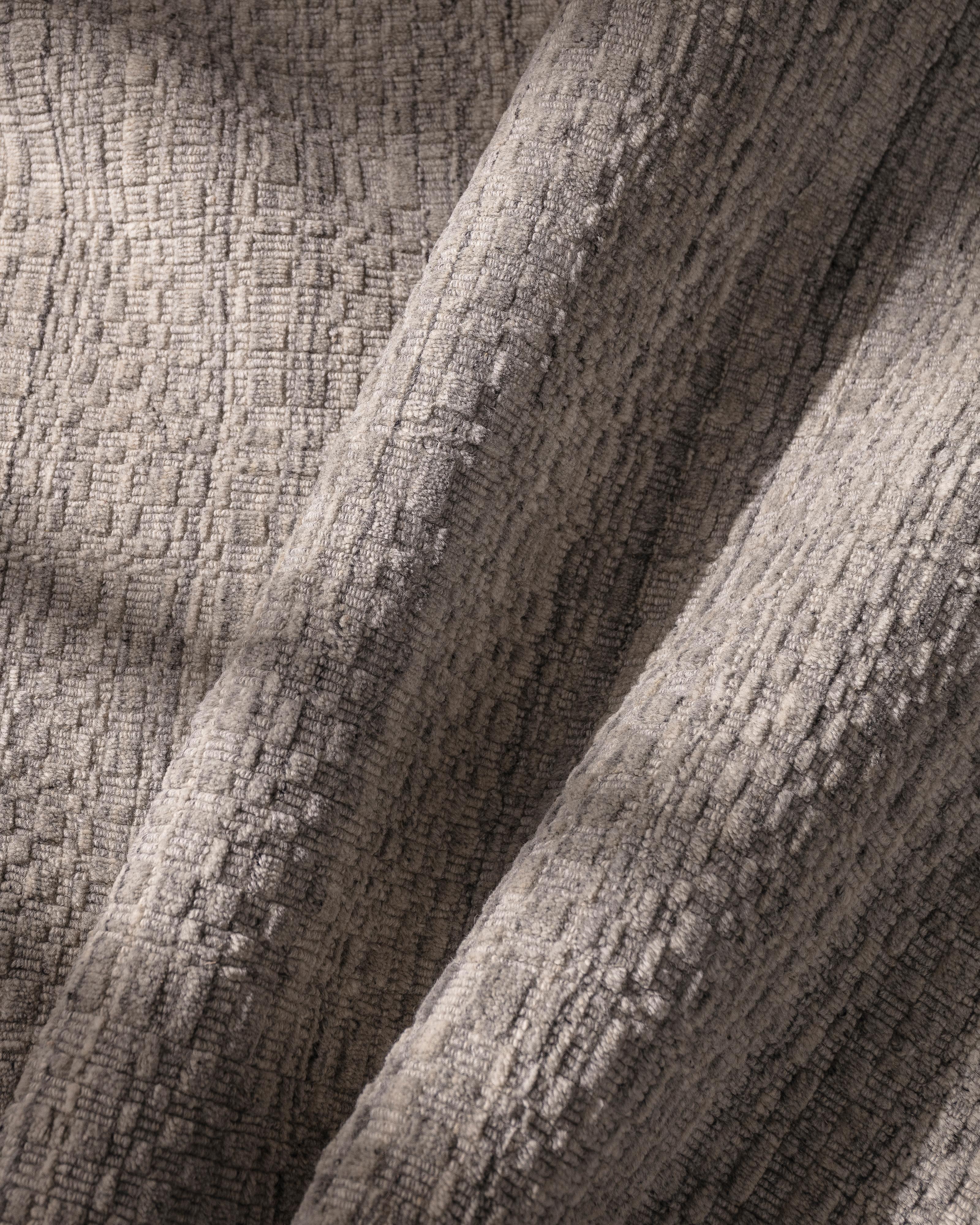 City Grey Rug by Volver Studios In New Condition For Sale In Geneve, CH