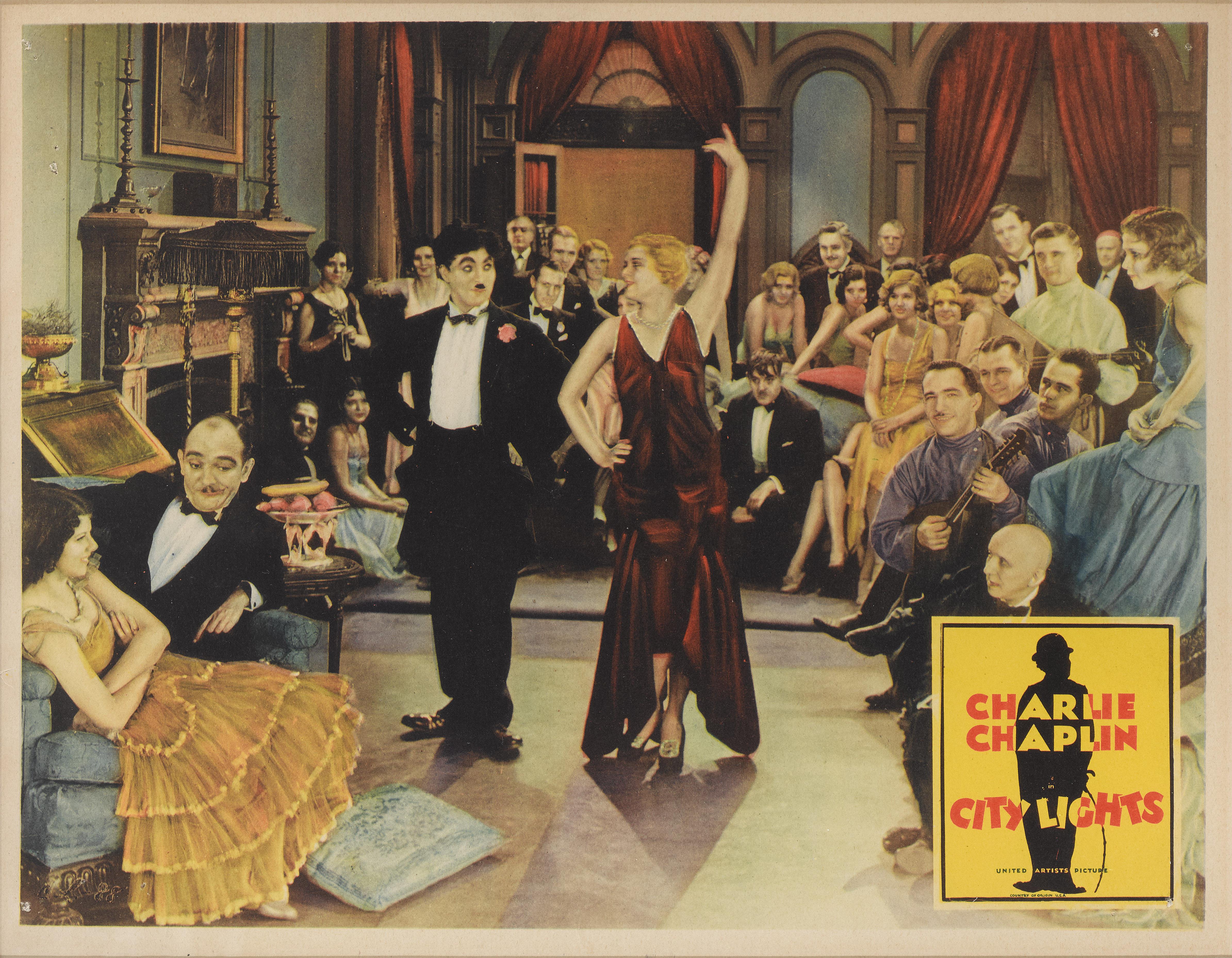 Dies ist eine seltene und begehrte Original-US-Lobbykarte  für einen der größten Filme von Charlie Chaplin. Er wurde 1931 veröffentlicht, als der Ton bereits einige Jahre alt war. Chaplin entschied sich, diesen Film ohne Ton zu drehen, was dem