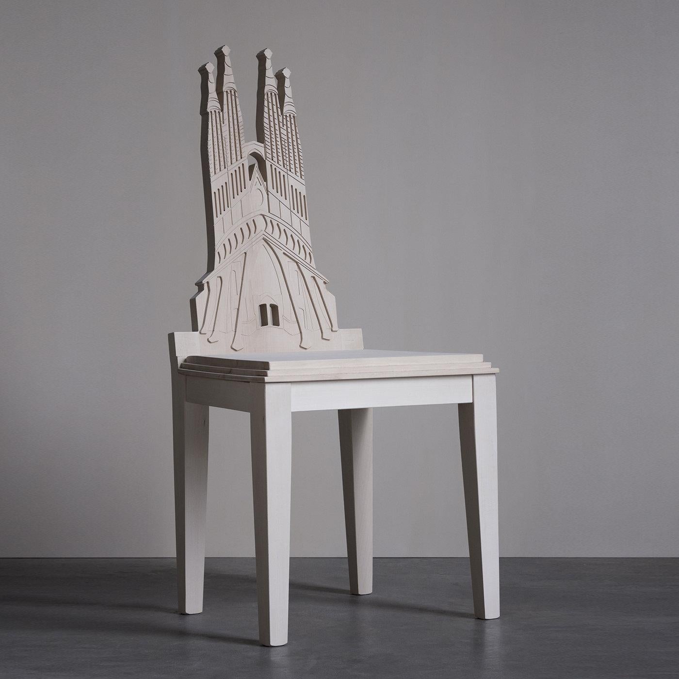 A superlative showcase of craftsmanship, this chair flaunts classic and timeless lines elegantly shaping the refined and renowned silhouette of the Sagrada Familia in Barcelona carved onto its backrest. Part of the Cityng Collection by Cosimo De