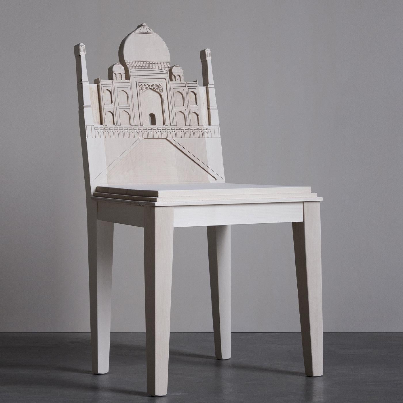 A clean and essential design that will infuse unparalleled sophistication in a contemporary decor, this chair features a singular backrest reproducing the architectural grandeur of the Taj Mahal, a marble mausoleum built in the city of Agra, India.
