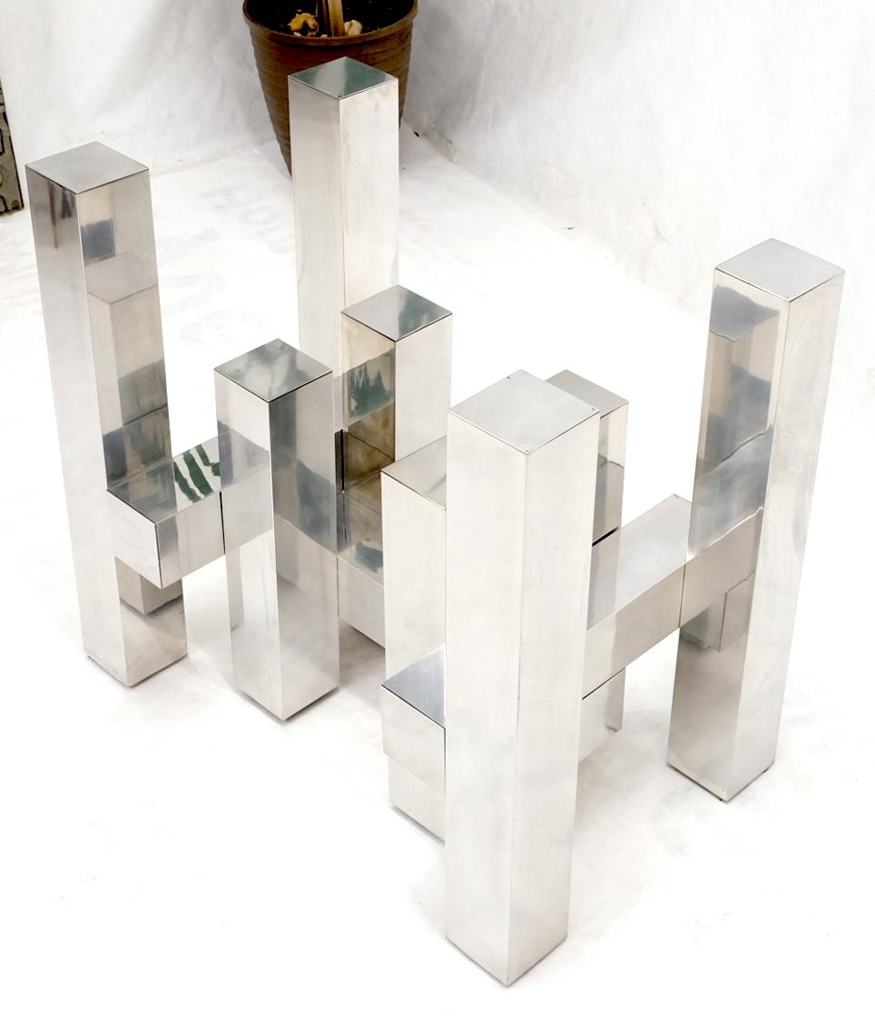 Mid-Century Modern Grand plateau rectangulaire pour conférence de salle à manger en verre Cityscape avec base en aluminium Paul Mayen en vente