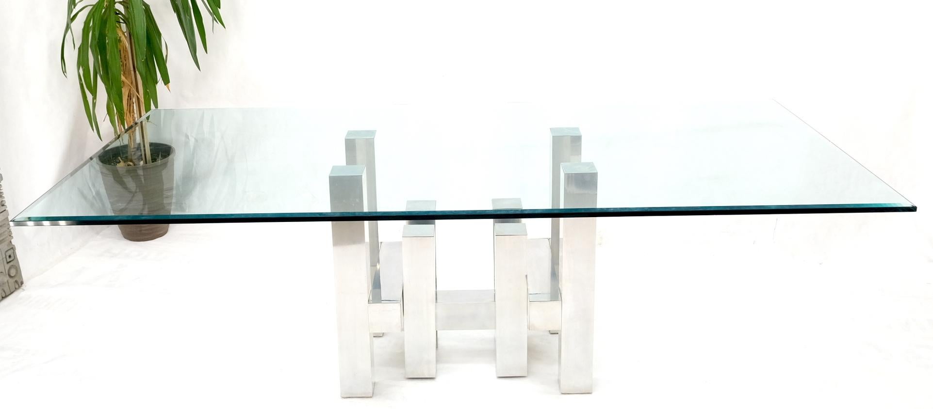 Américain Grand plateau rectangulaire pour conférence de salle à manger en verre Cityscape avec base en aluminium Paul Mayen en vente