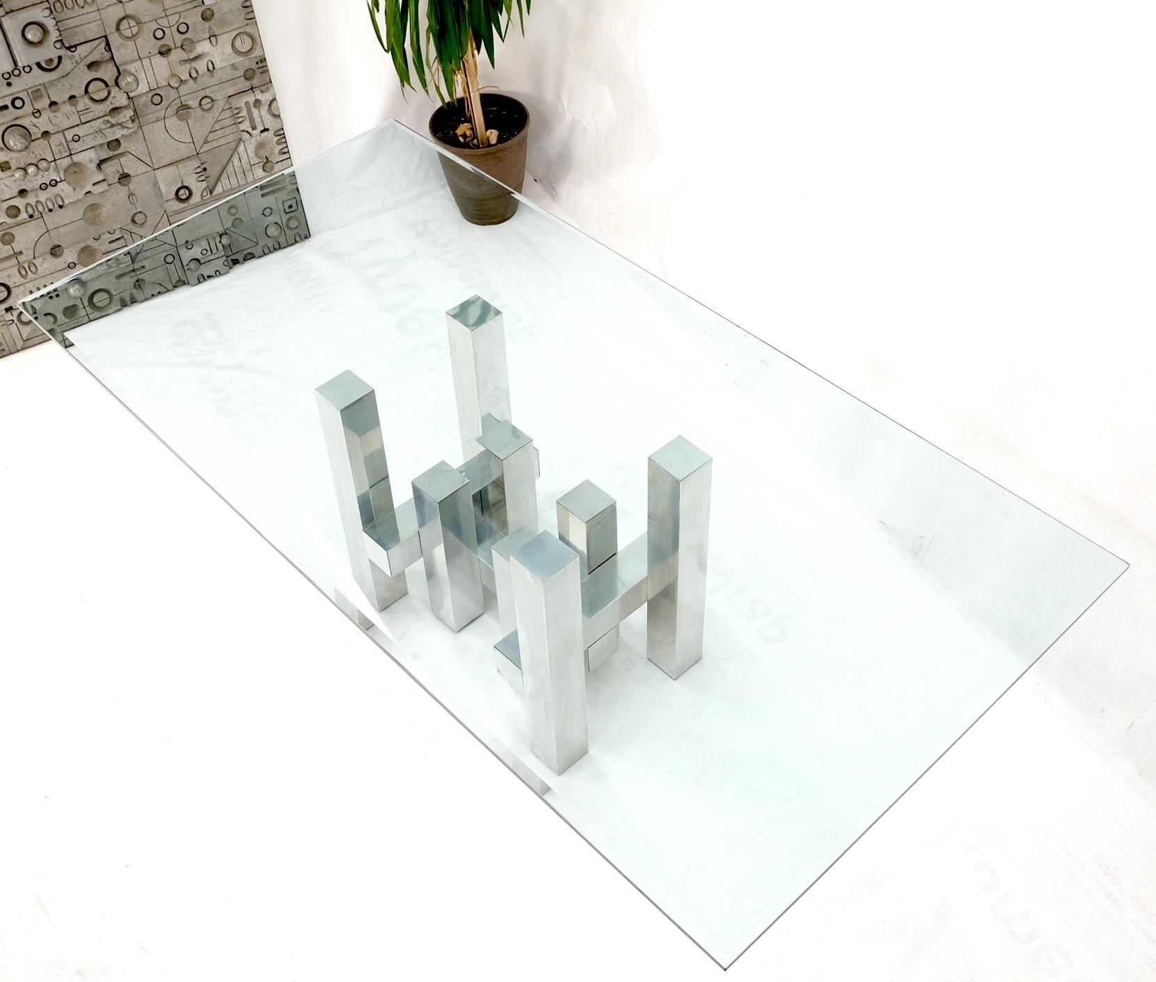 20ième siècle Grand plateau rectangulaire pour conférence de salle à manger en verre Cityscape avec base en aluminium Paul Mayen en vente