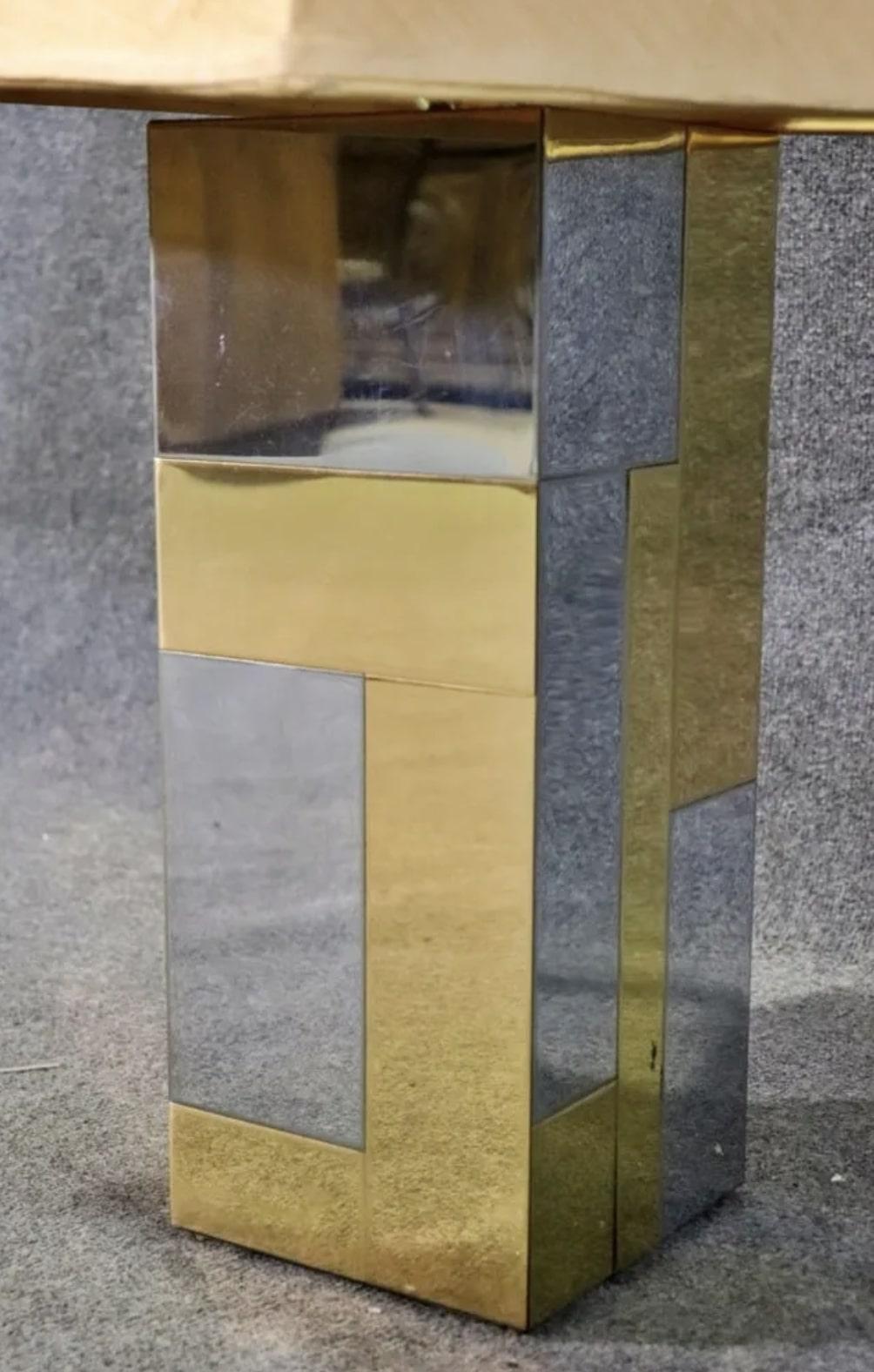 Lampe de table moderne du milieu du siècle par Paul Evans. Il présente son célèbre motif de patchwork 