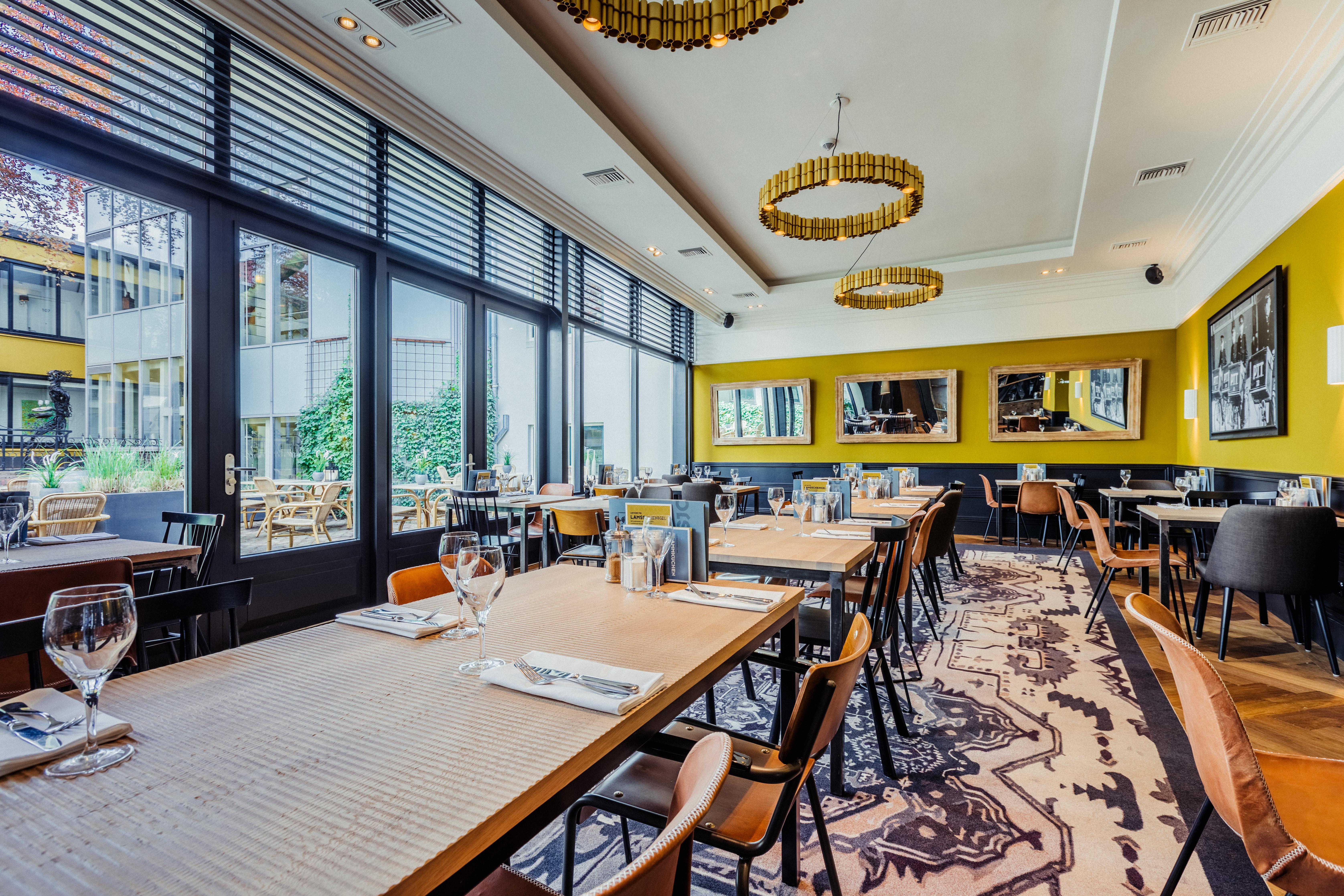 Olandese Lampada a sospensione Cityscape Suburban 12 Spot Bronze di JSPR in vendita